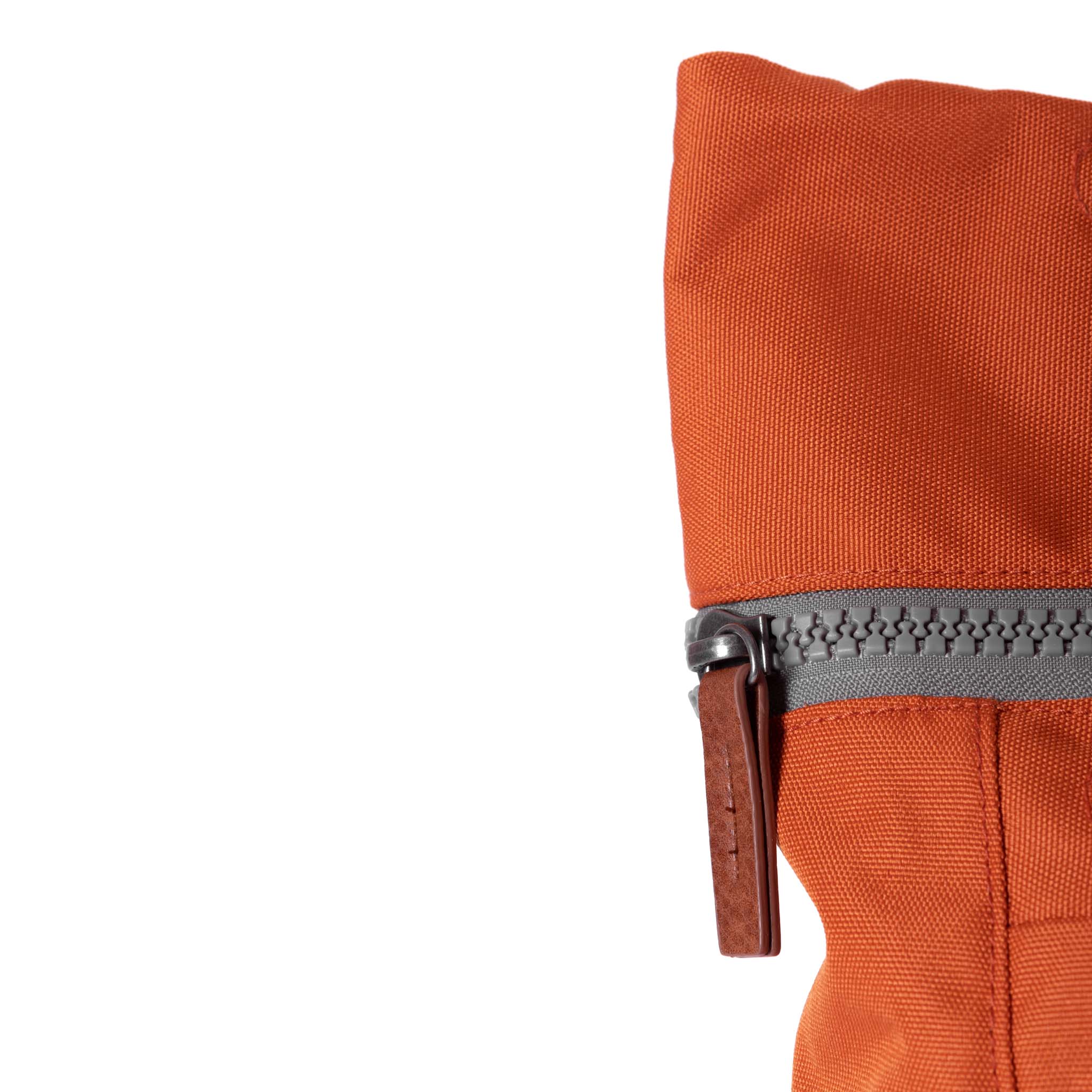Roka London Finchley sekk small oransje rulletopp