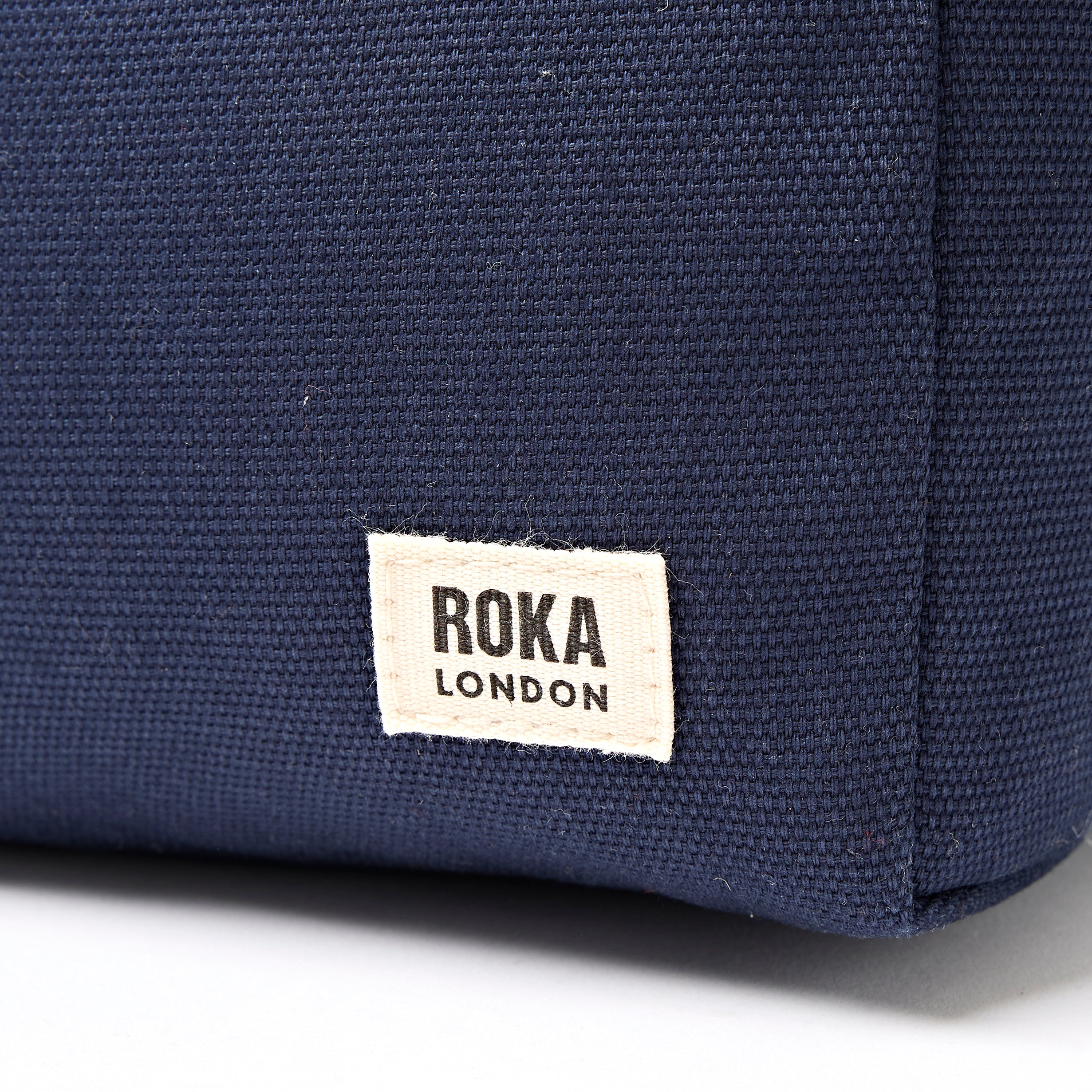 Roka London Maygrove toalettmappe Midnight Small 4,8 liter