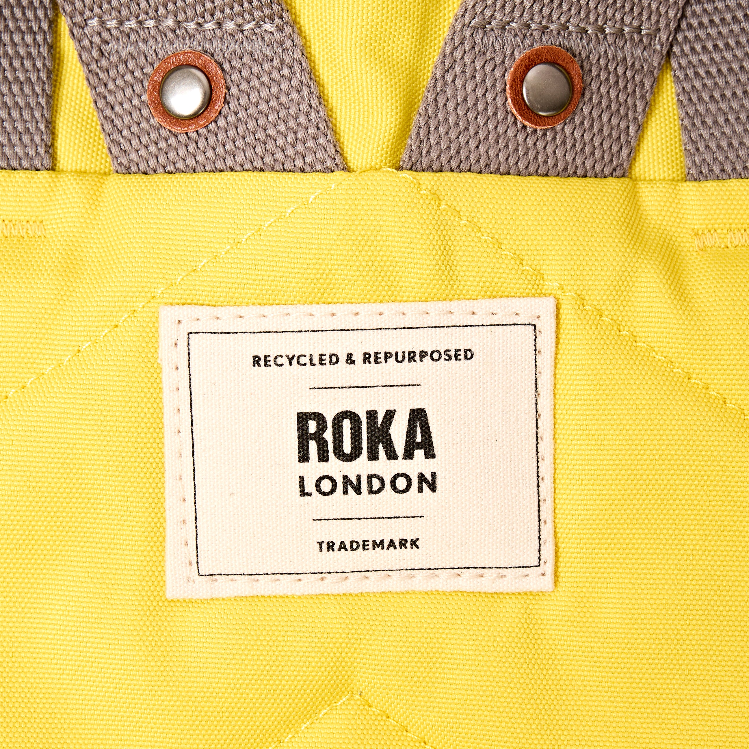 Roka London Finchley ryggsekk passion fruit rullekant