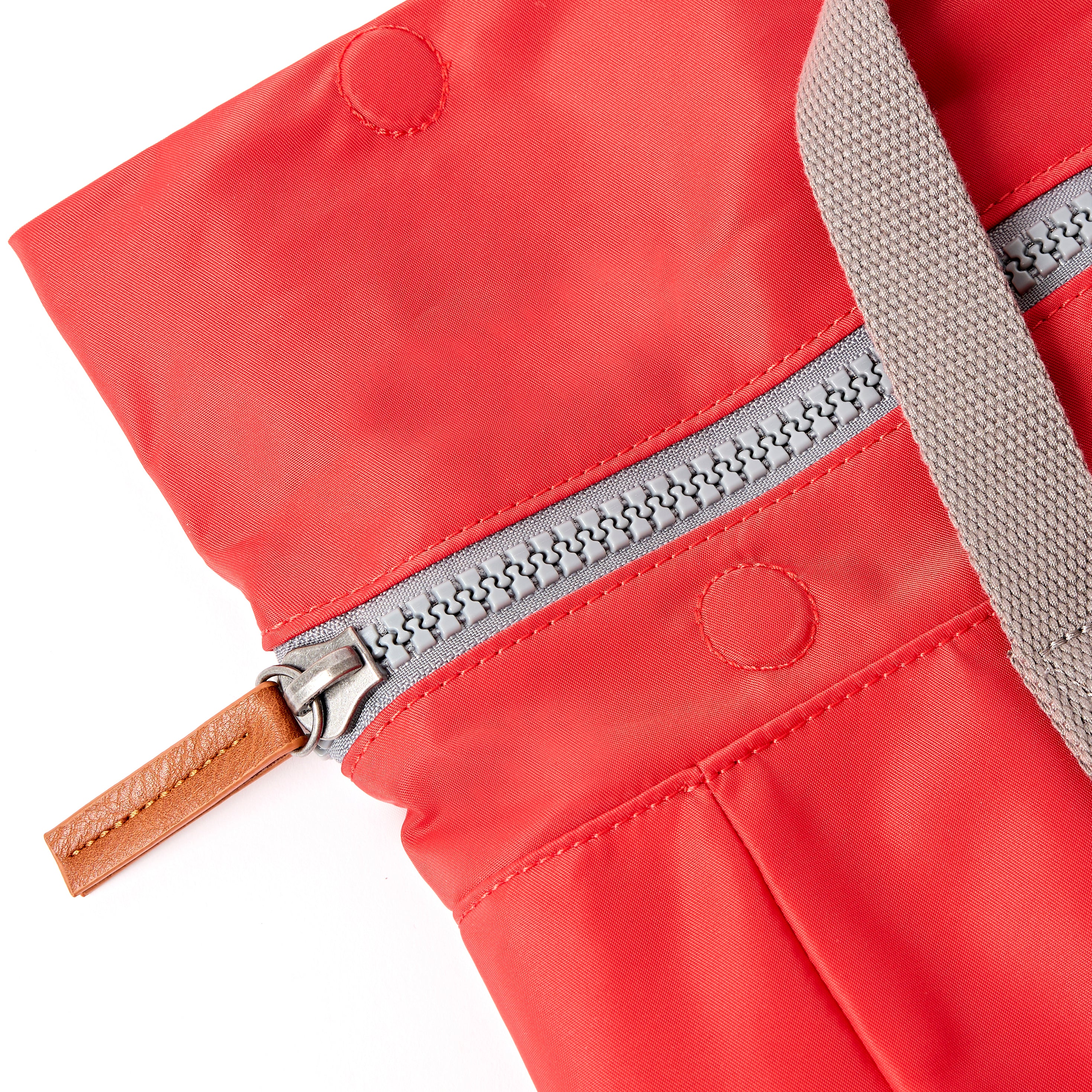Roka London Canfield ryggsekk Small Scarlet roll-top 9,8 liter