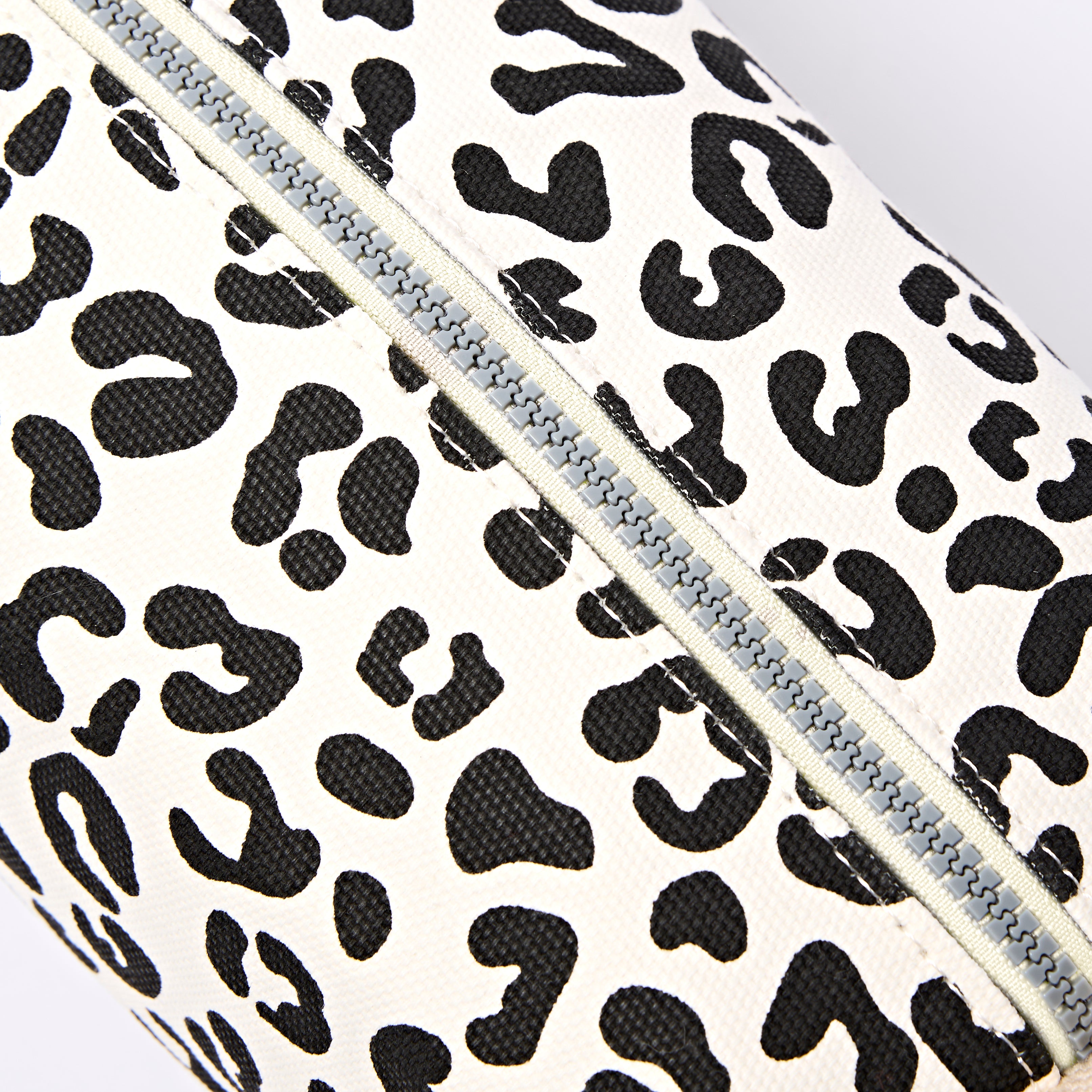 Roka London Maygrove toalettmappe Summer Leopard 4,8 liter