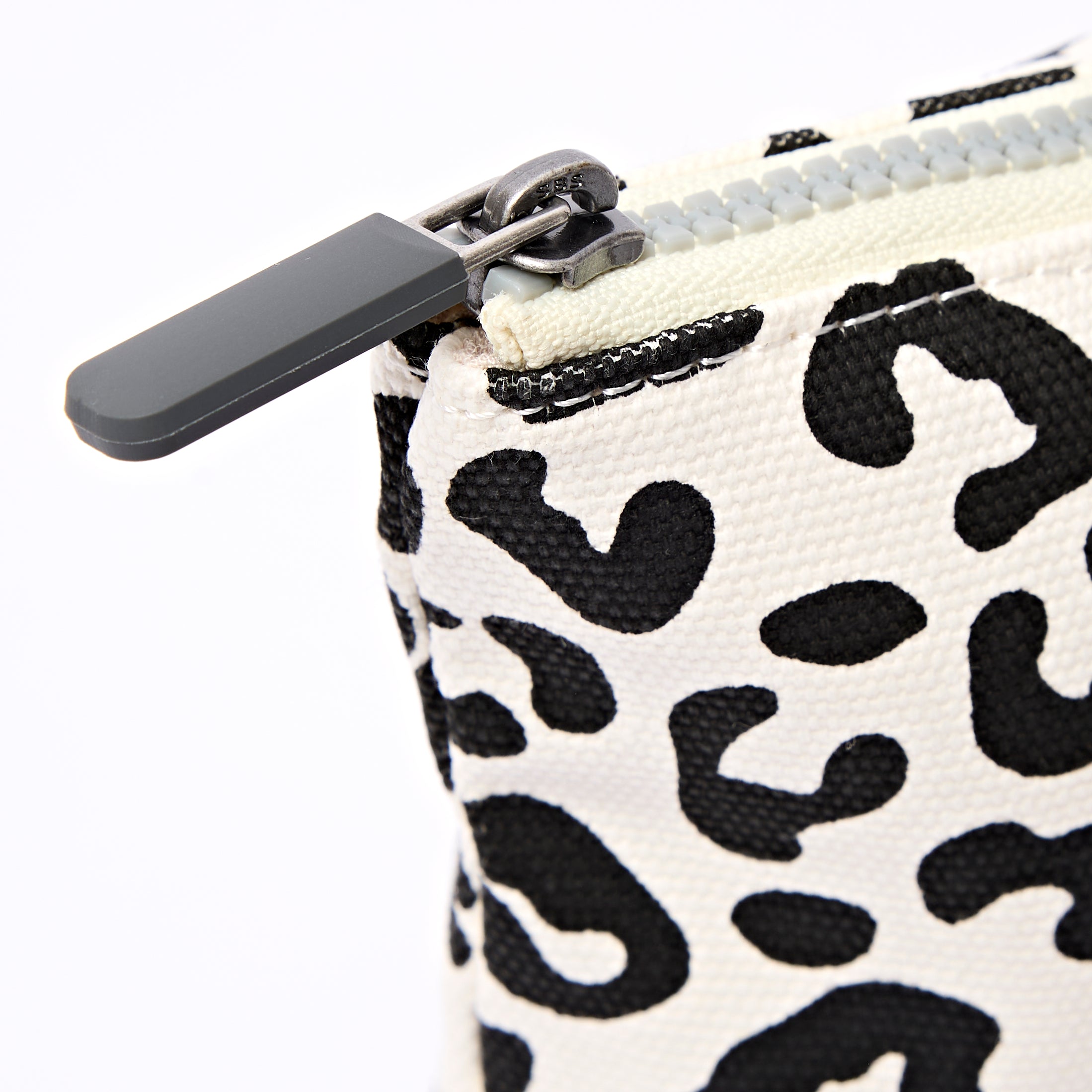 Roka London Maida Vale pouch summer leopard medium 2,2 liter