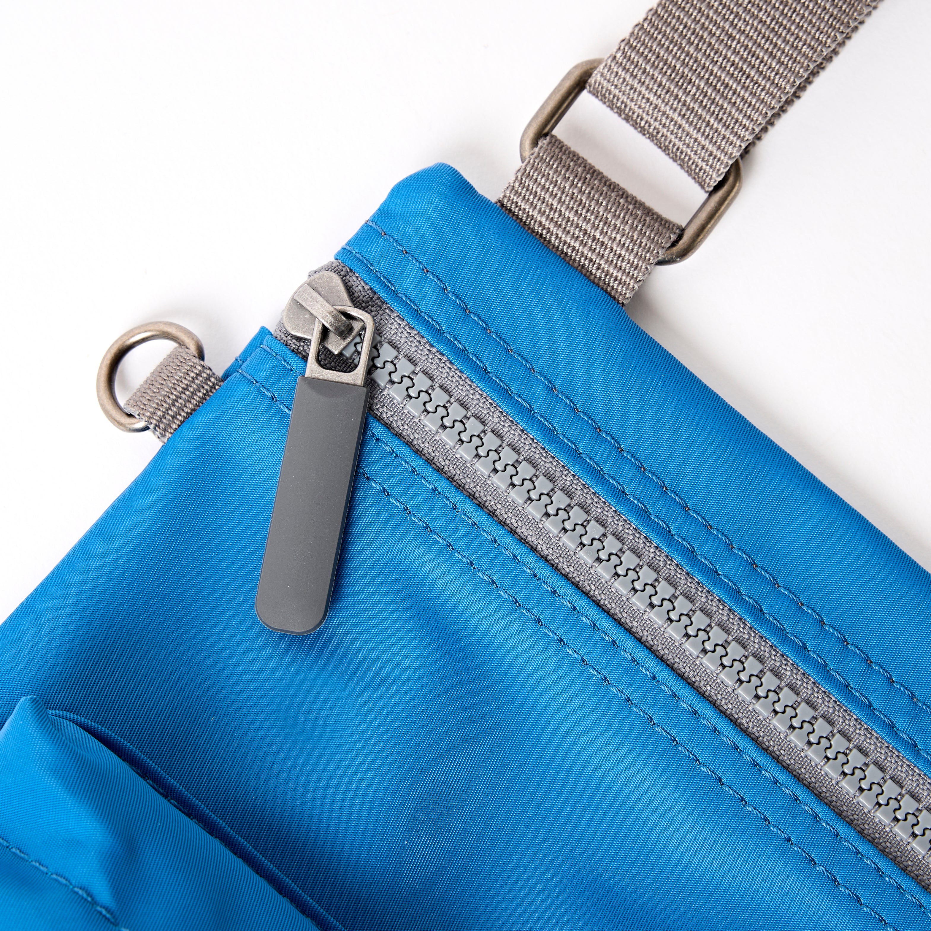 Roka London Chelsea B sling Malibu Blue Medium 0,6 liter