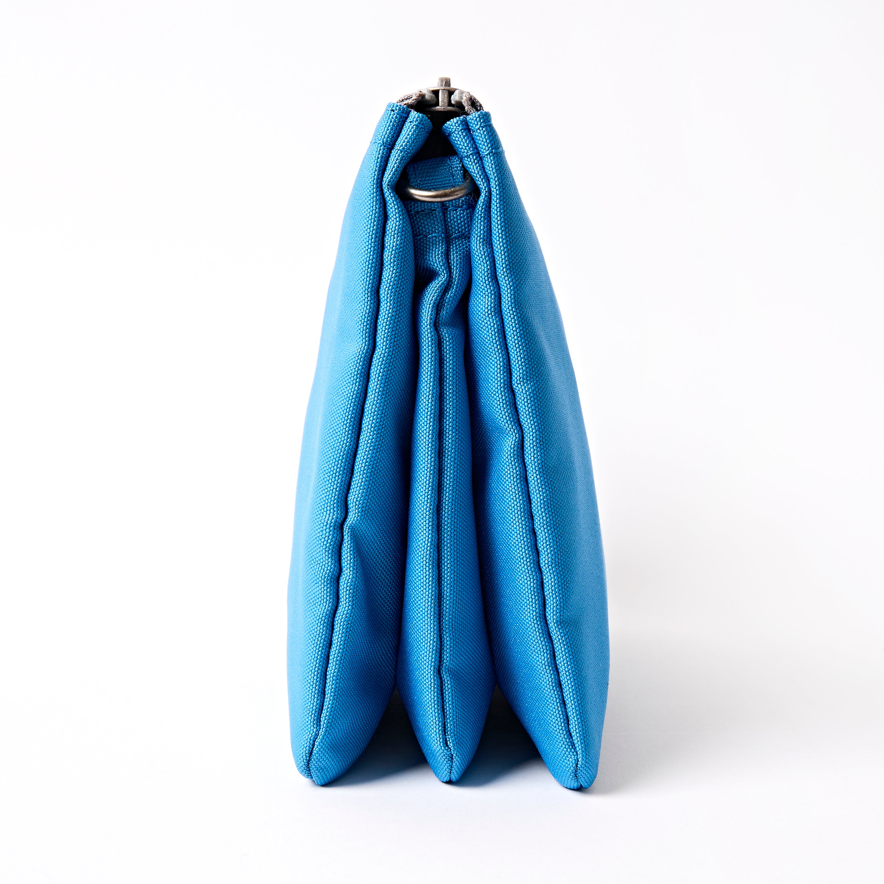 Roka London Carnaby XL crossbody malibu blue 0,5 l