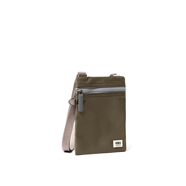 Roka London Chelsea Pocket Sling skulderveske Army Extra Small værbestandig