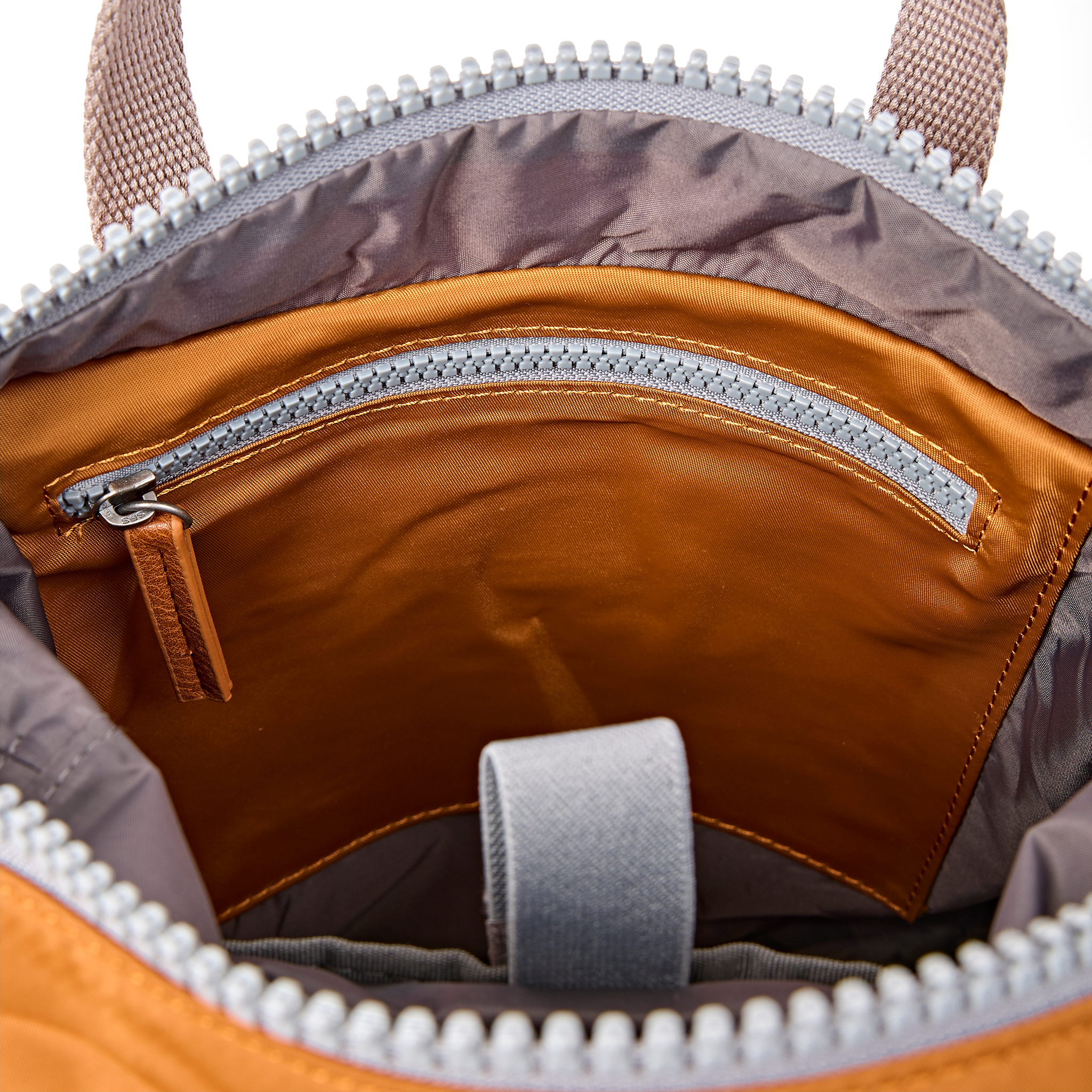 Roka London Canfield rolltop ryggsekk biscuit 16,4 liter