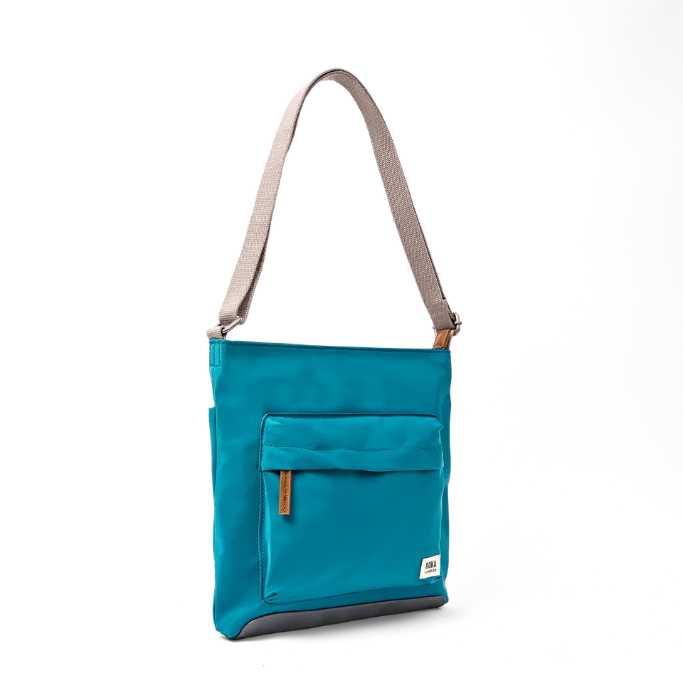 Roka London Kennington crossbody skulderveske Medium North Sea vanntett