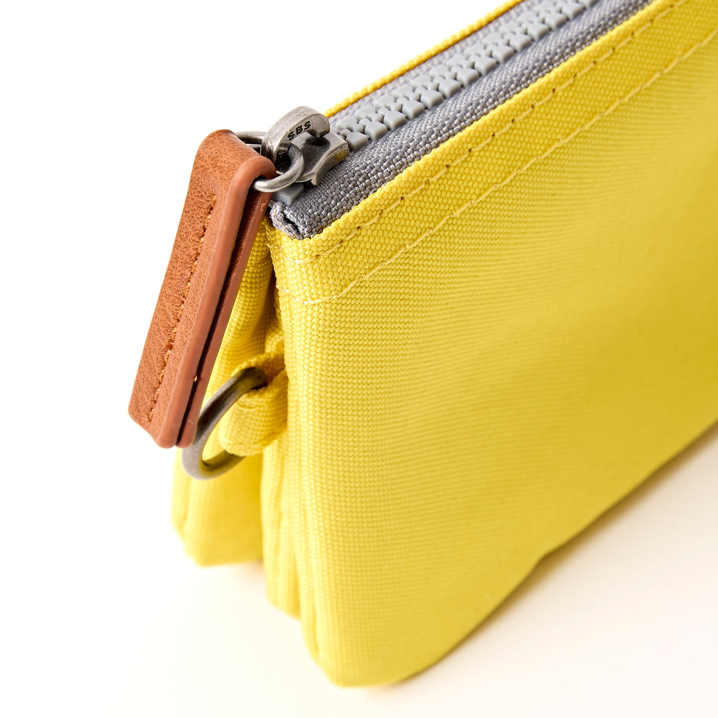 Roka London Carnaby Small lommebok Passion Fruit 0,2 liter
