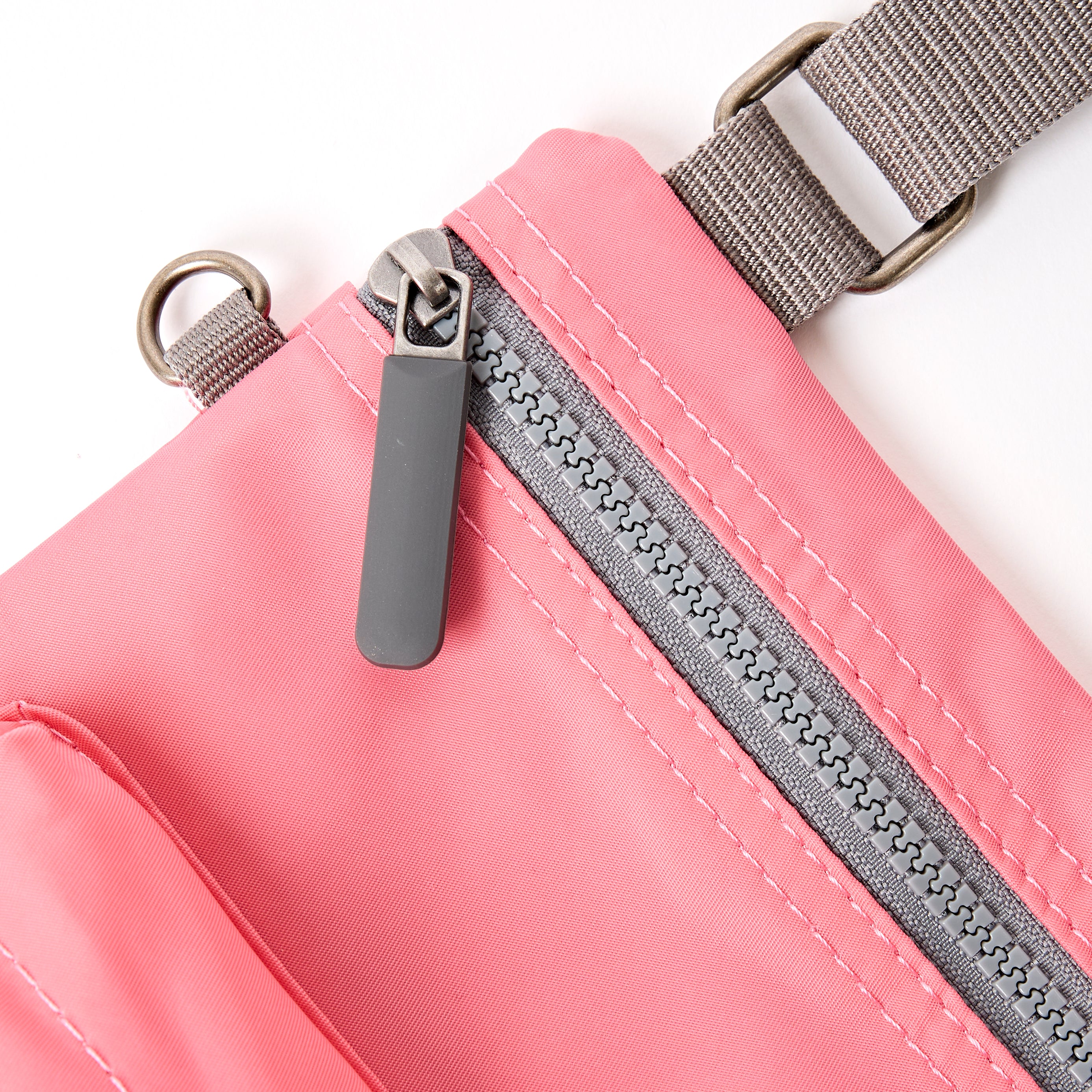 Roka London Chelsea B Medium crossbody Pink Lemonade 0,6 L