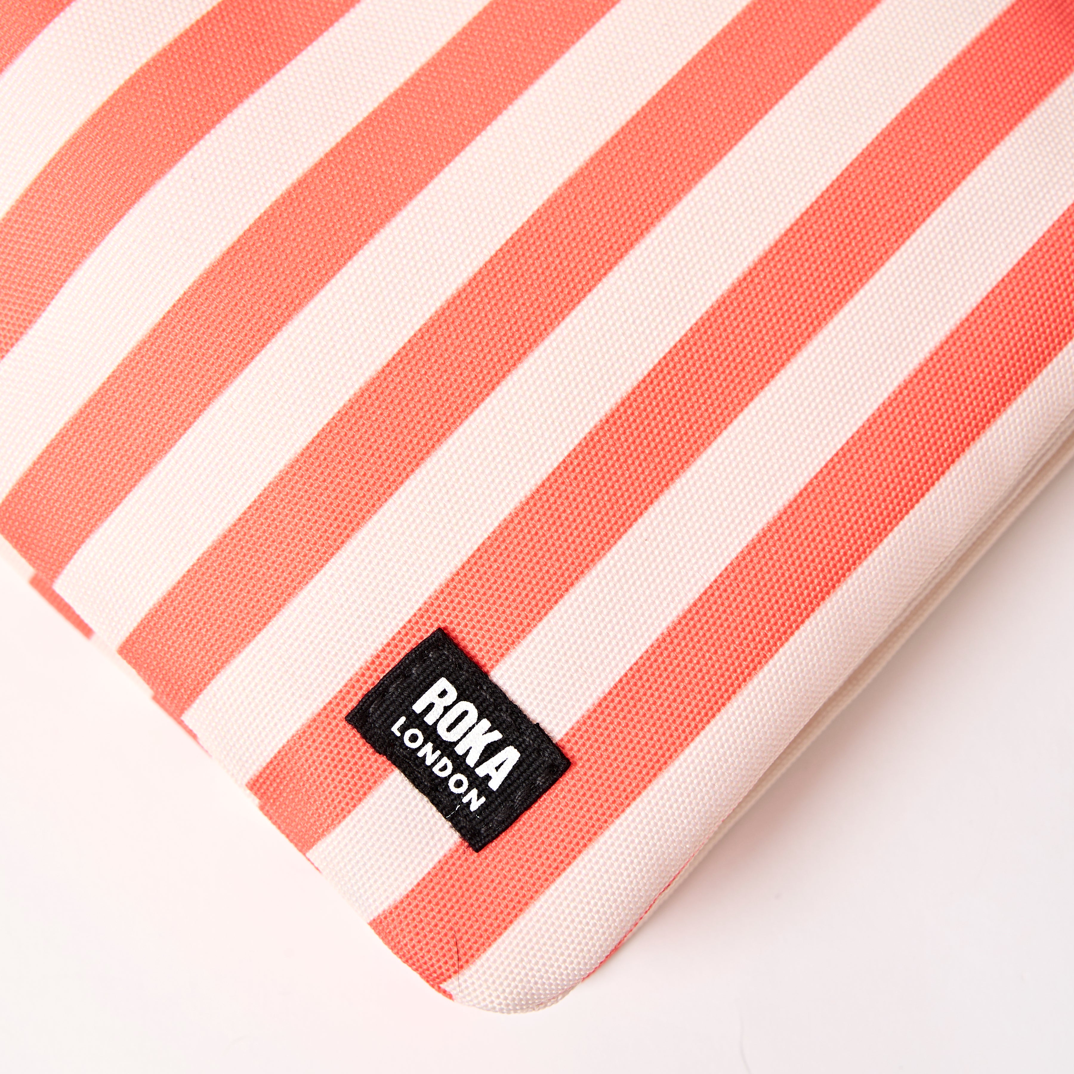 Roka London Carnaby XL lommebokveske Coral Stripe 0,5 liter