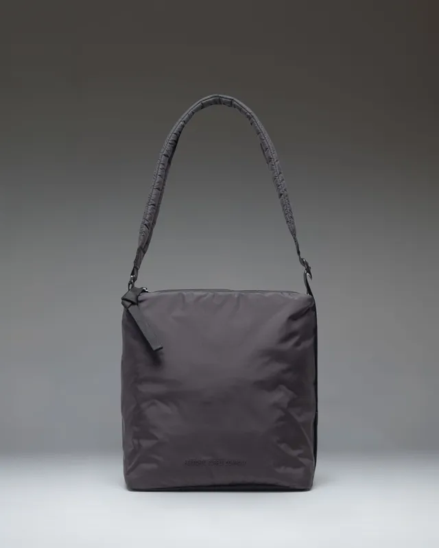 Herschel Cloudform Small tote svart polstret