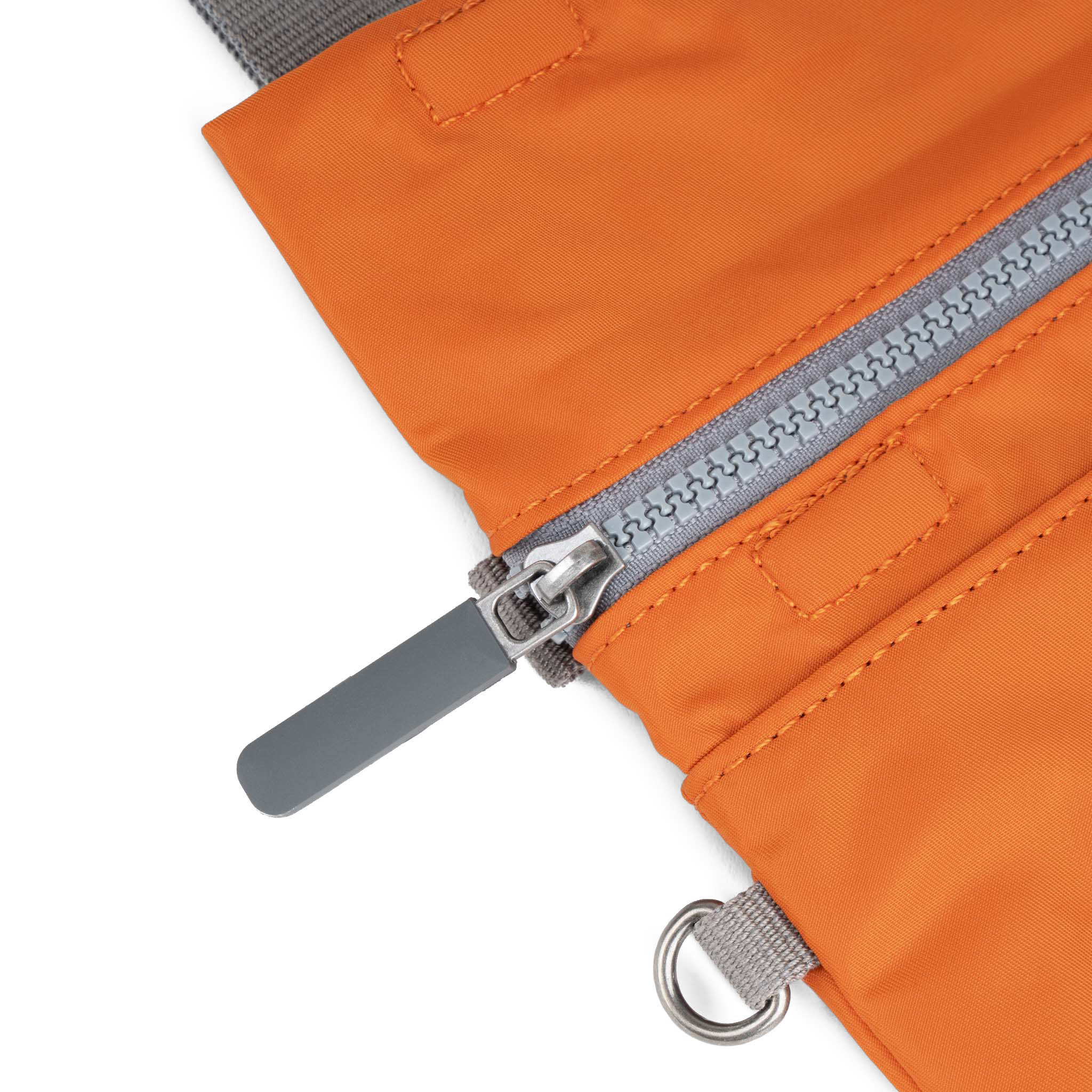 Roka London Stratford Small crossbody 0,5 liter resirkulert