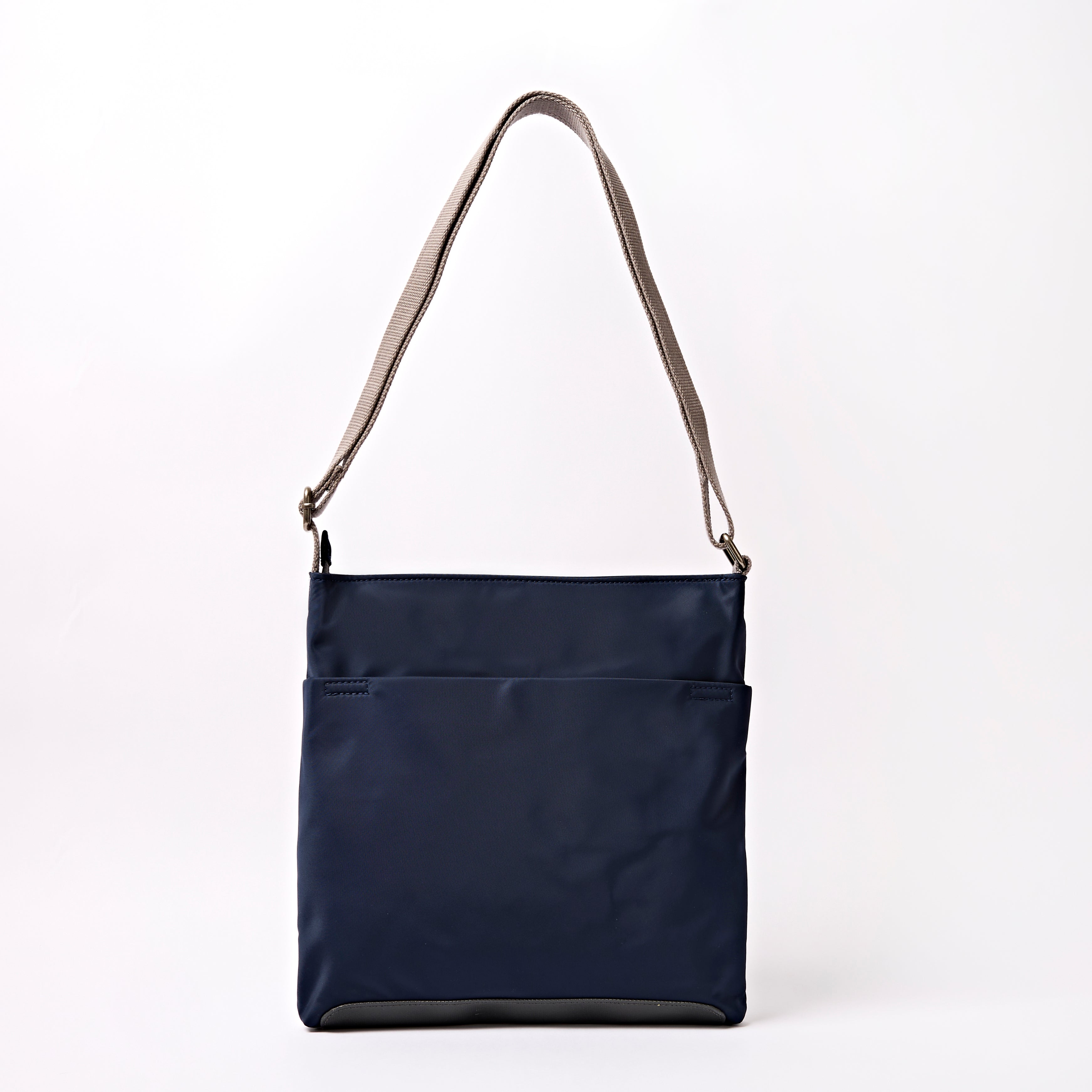 Roka London Kennington crossbody Medium Midnight Stripe vanntett