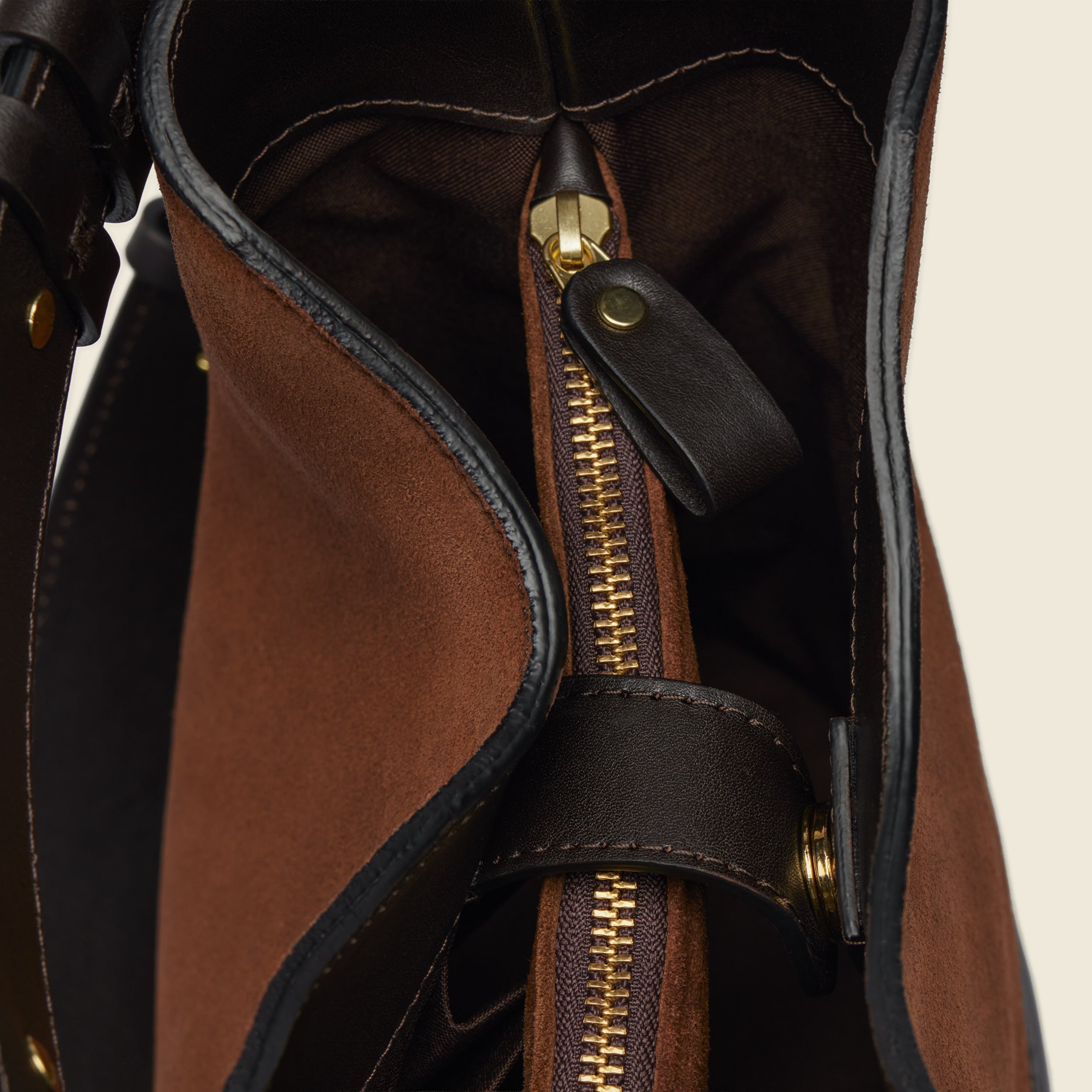 Chapman Madeleine Bucket Bag veske svart semsket