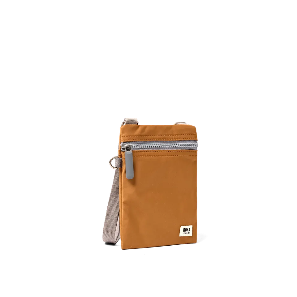 Roka London Chelsea Pocket sling biscuit extra small 0,3 liter