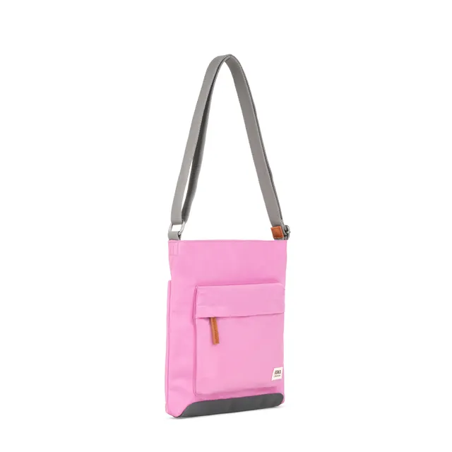 Roka London Kennington Medium crossbody orchid resirkulert nylon