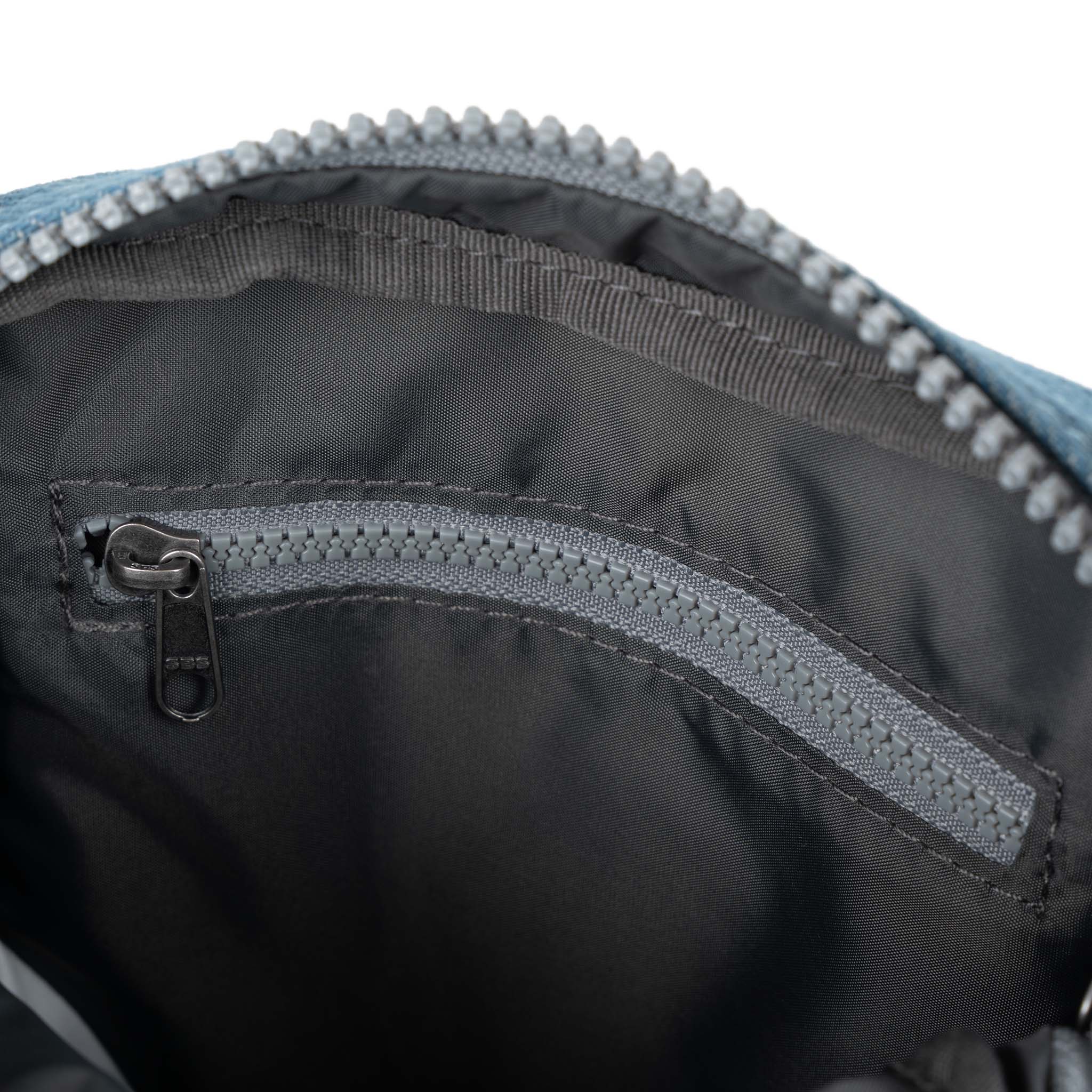 Roka London Bond Pocket skulderveske denim liten 1,5L