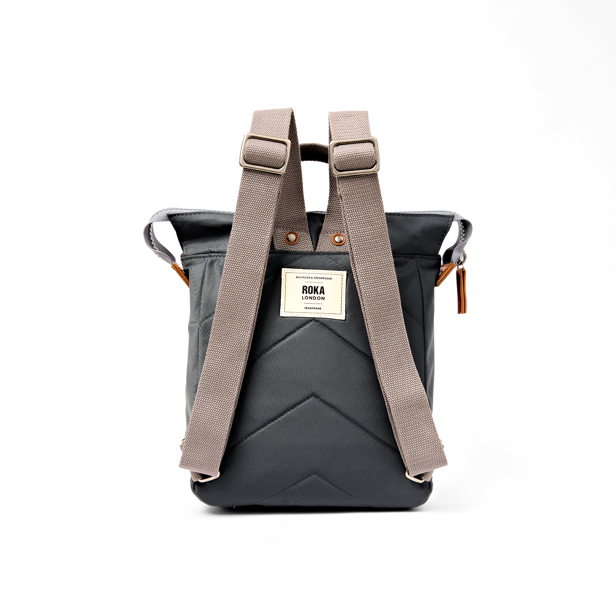 Roka London Bantry ryggsekk 7,4 liter Beluga resirkulert