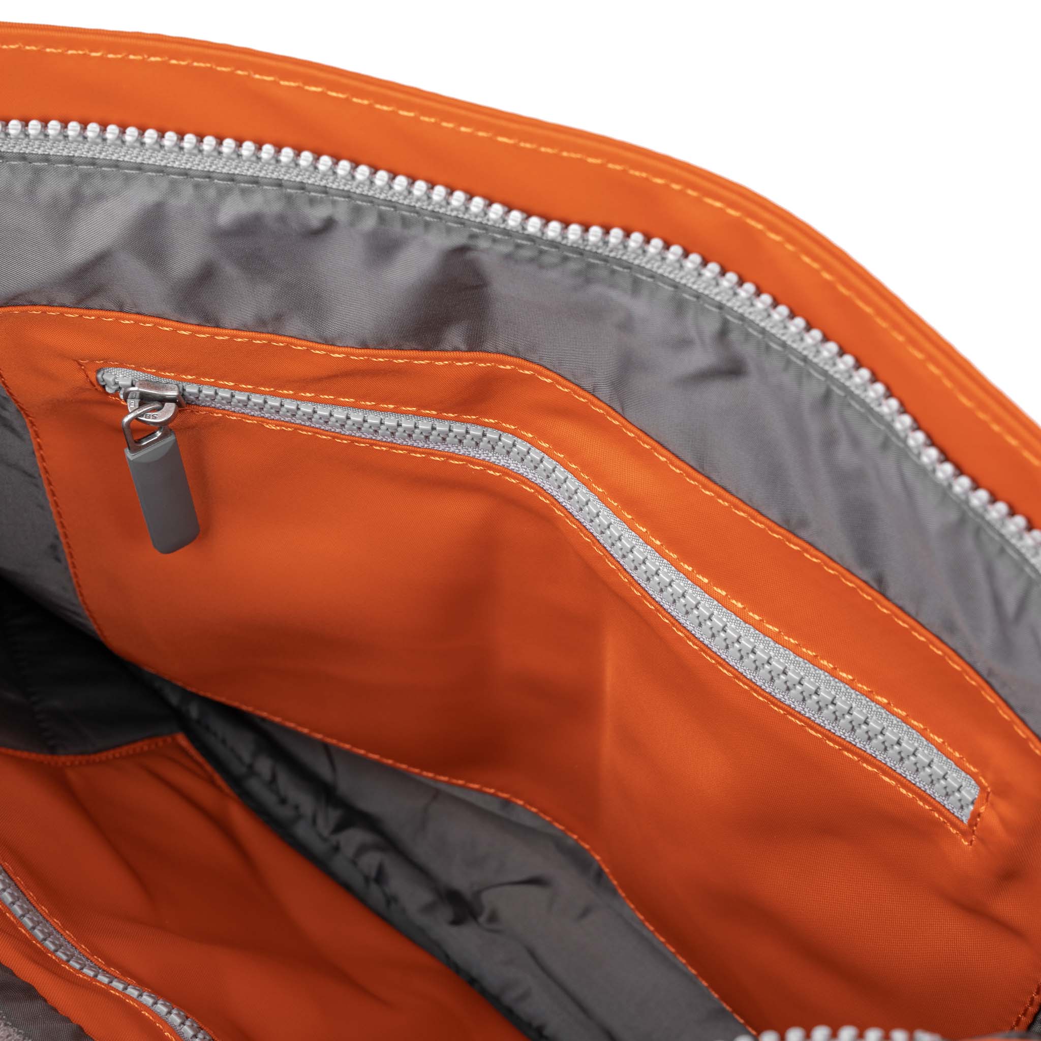 Roka London Moorgate Medium skulderveske burnt orange 3,2 liter
