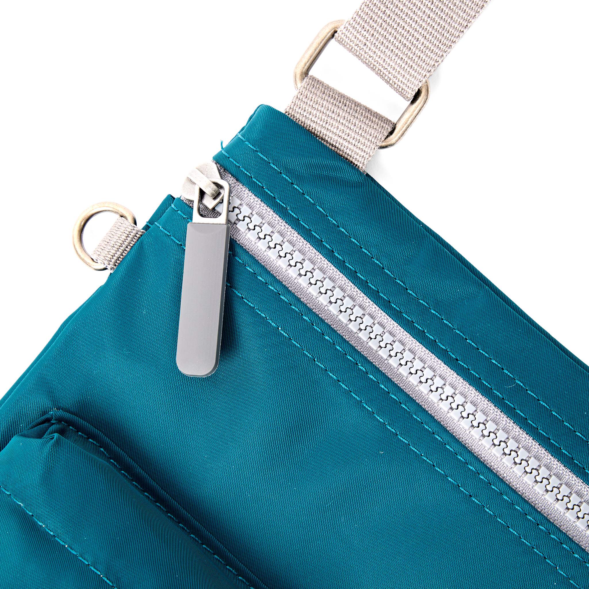 Roka London Chelsea crossbody North Sea medium resirkulert