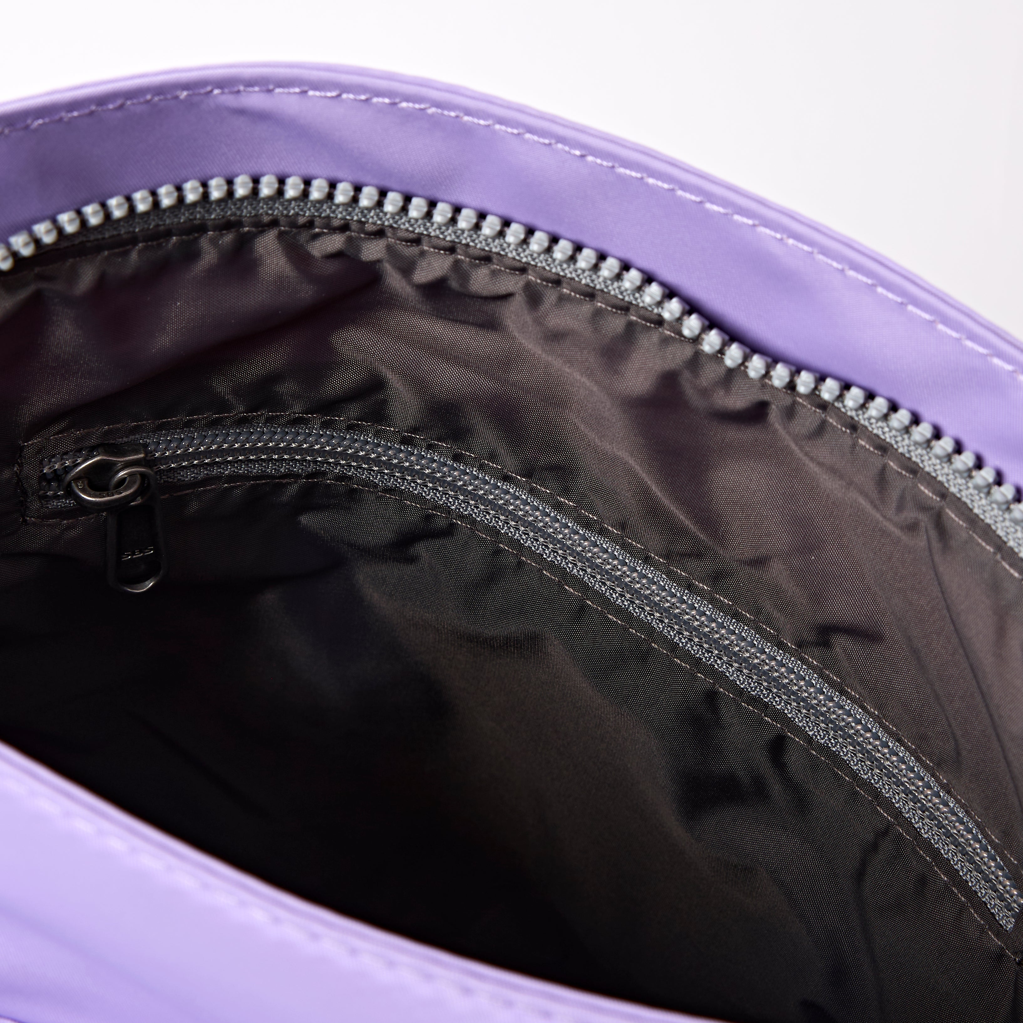 Roka London Kennington crossbody Medium Thistle Bloom 2,7L
