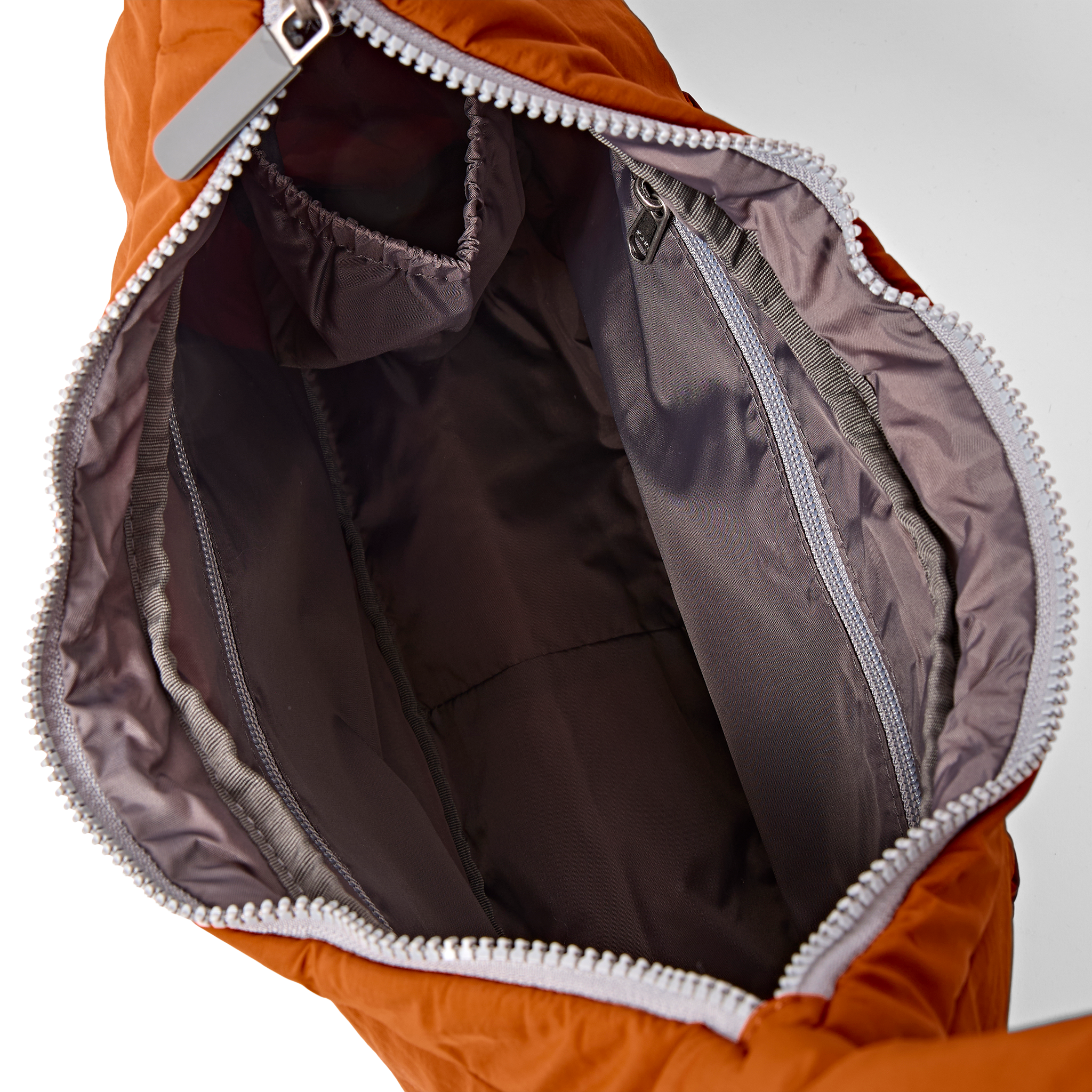 Roka London Belsize skulderveske 14,7 L dijon puffy