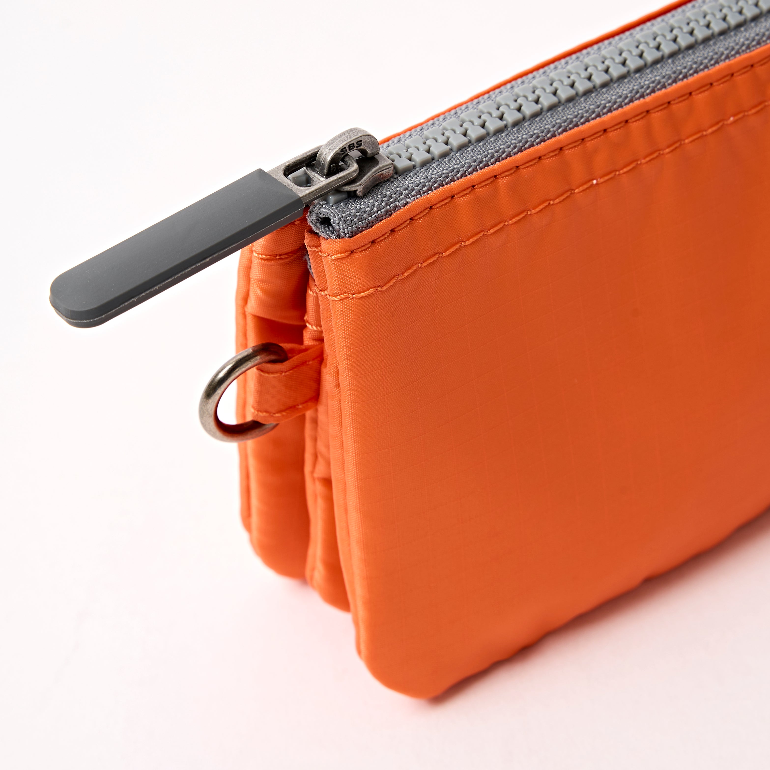 Roka London Carnaby Small lommebok tangerine 0,2 liter lett