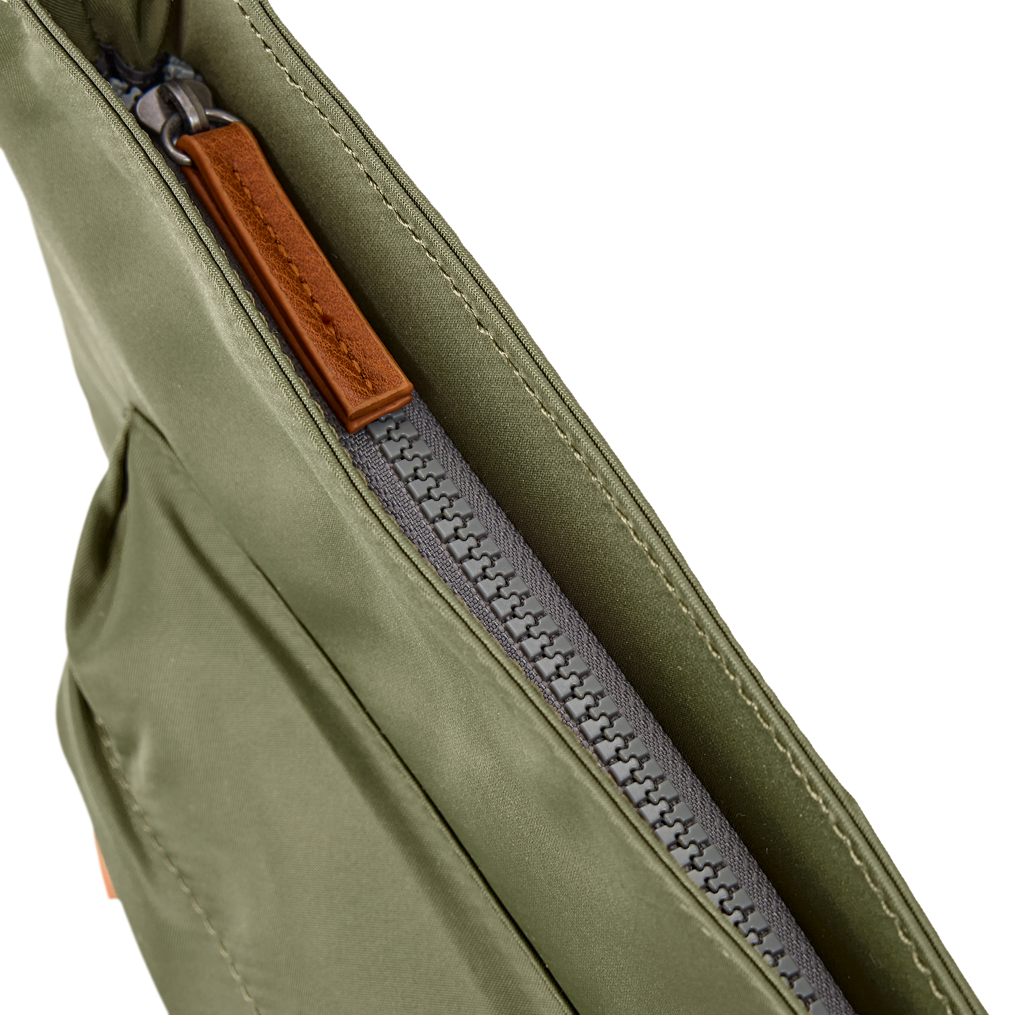 Roka London Kennington Medium crossbody 2,7 liter grønn
