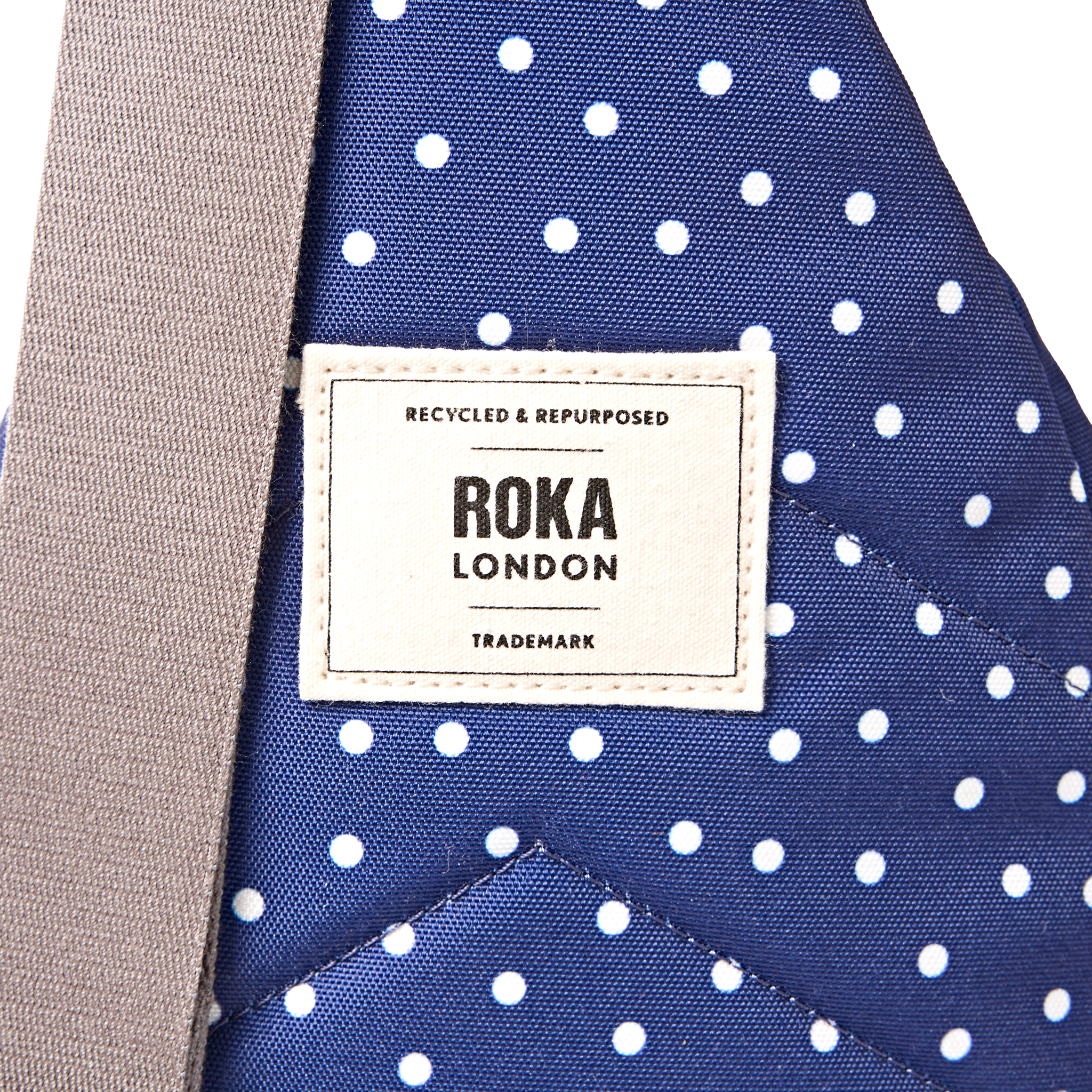 Roka London Willesden skulderveske large navy polka dot 5 liter
