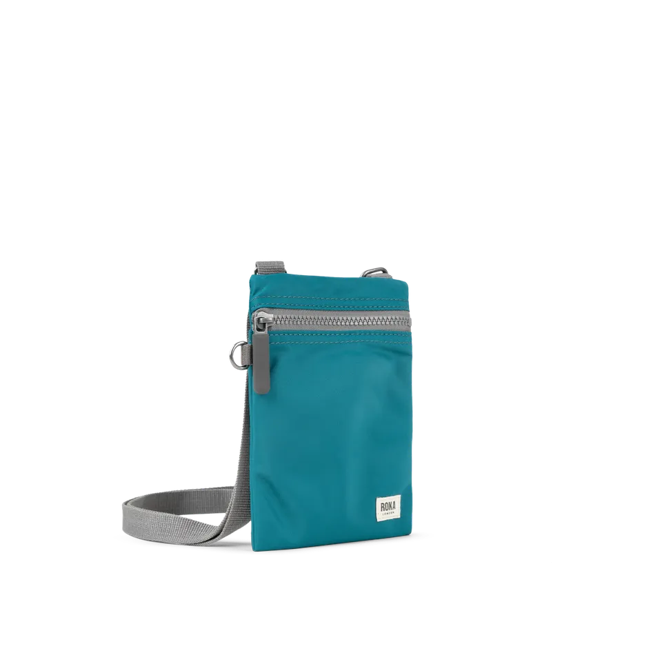 Roka London Chelsea Pocket Sling skulderveske marine 0,3 liter