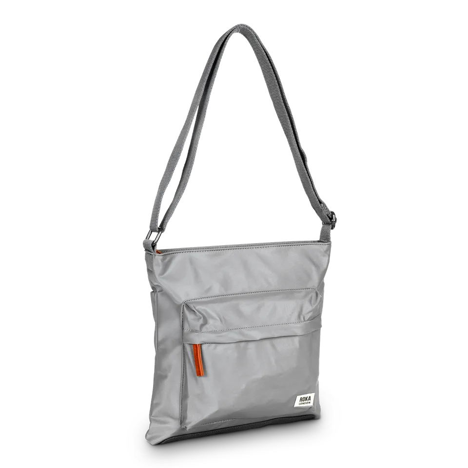 Roka London Kennington crossbody Medium Stormy strukturert