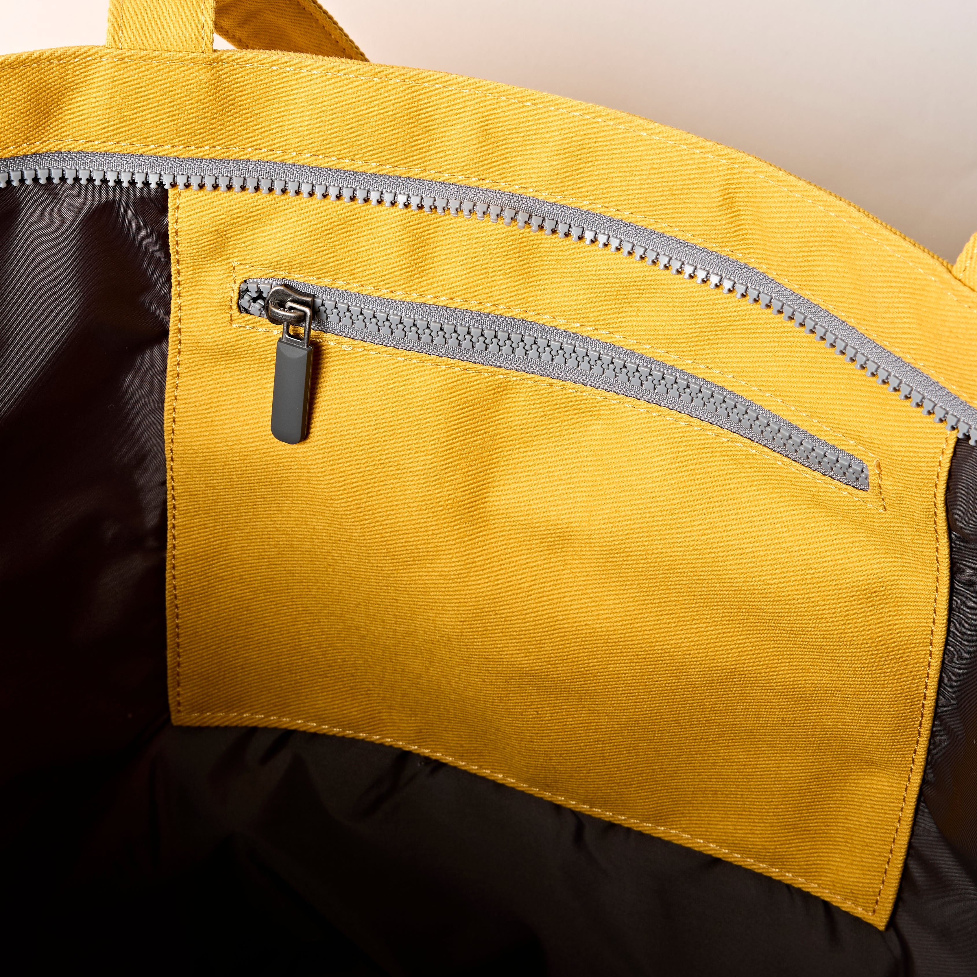 Roka London Portobello tote passion fruit L 19,2 liter