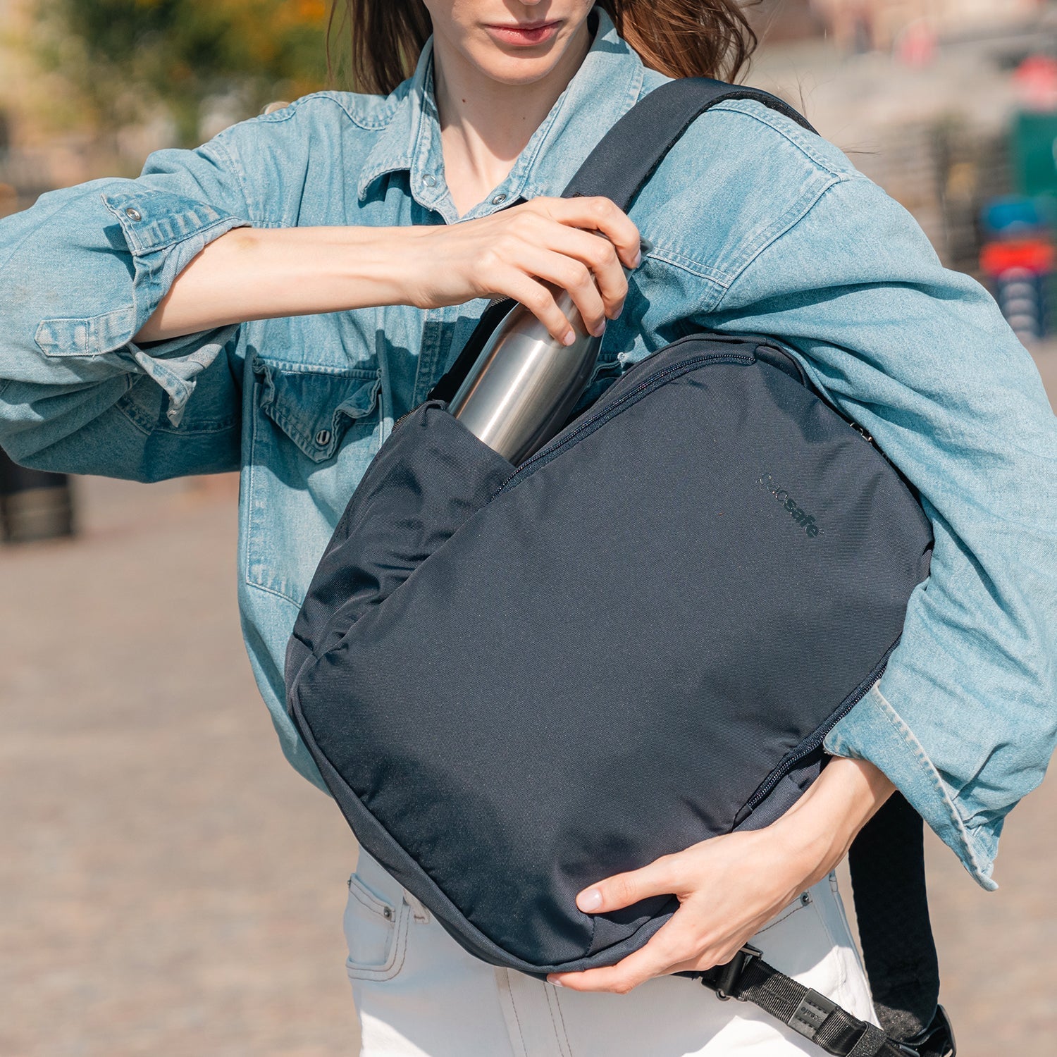 Pacsafe V 16L tyverisikker ryggsekk svart 16 liter