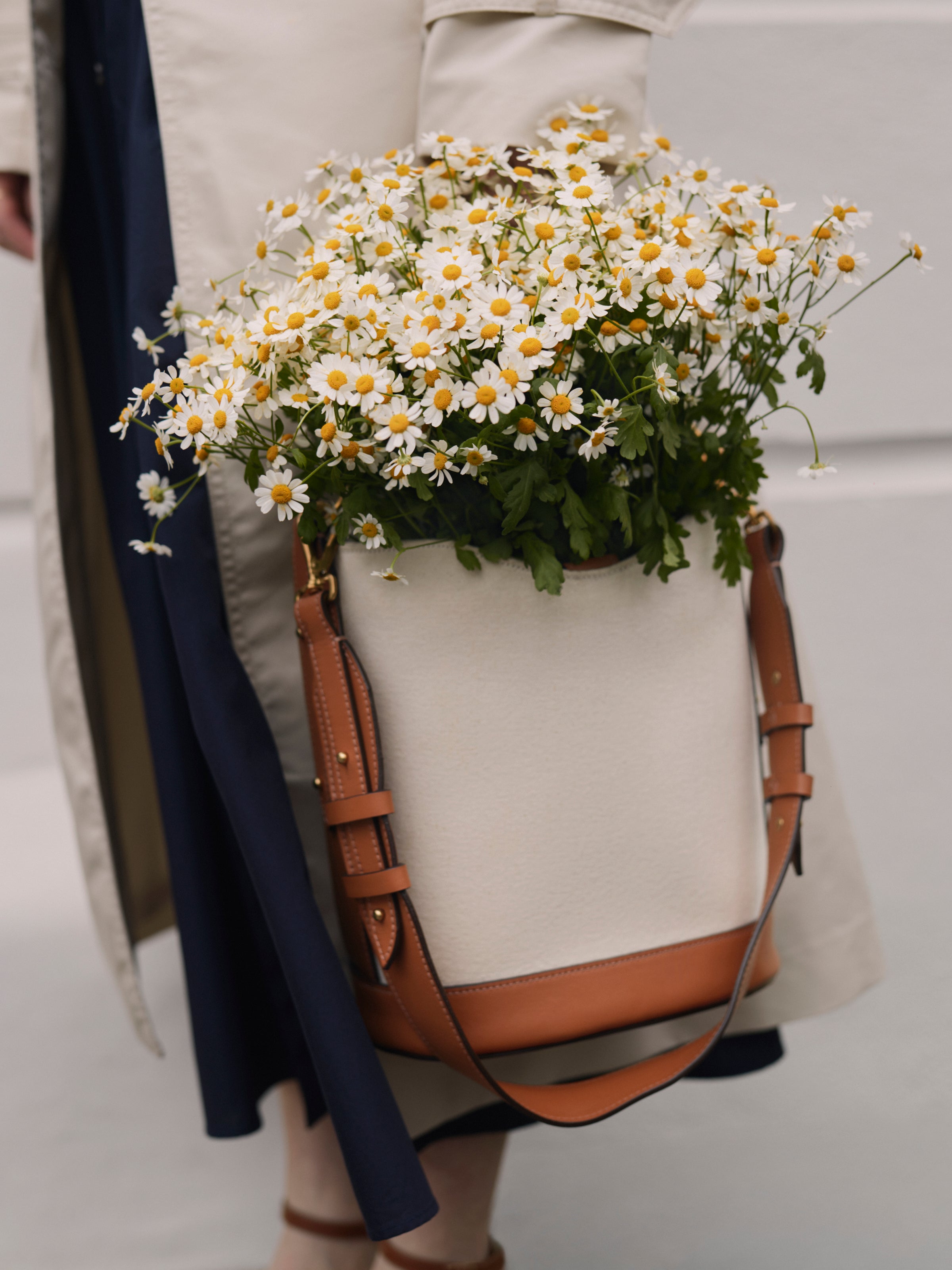 Chapman Madeleine Bucket Bag veske tan canvas