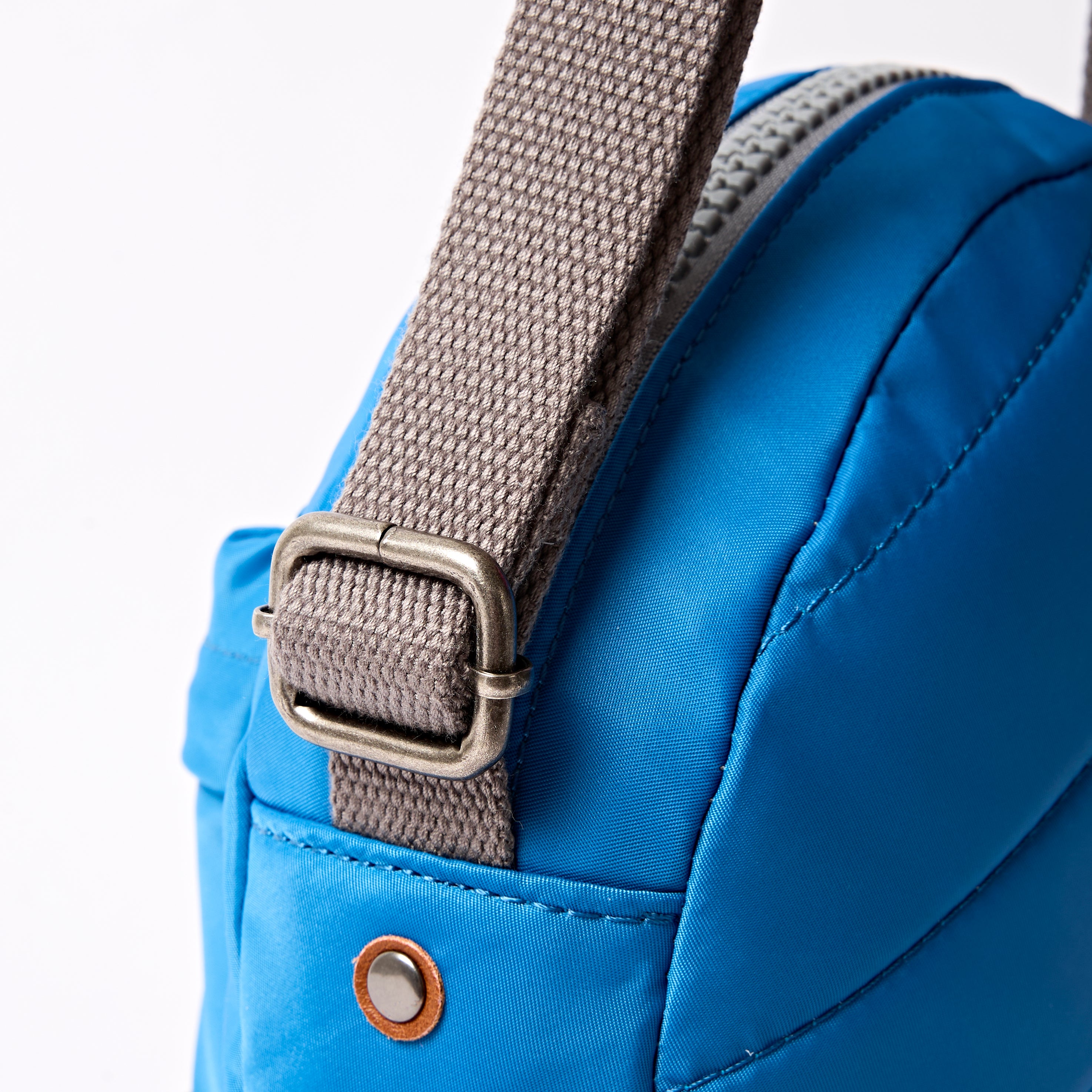 Roka London Paddington Small crossbody malibu blue 4,1 liter
