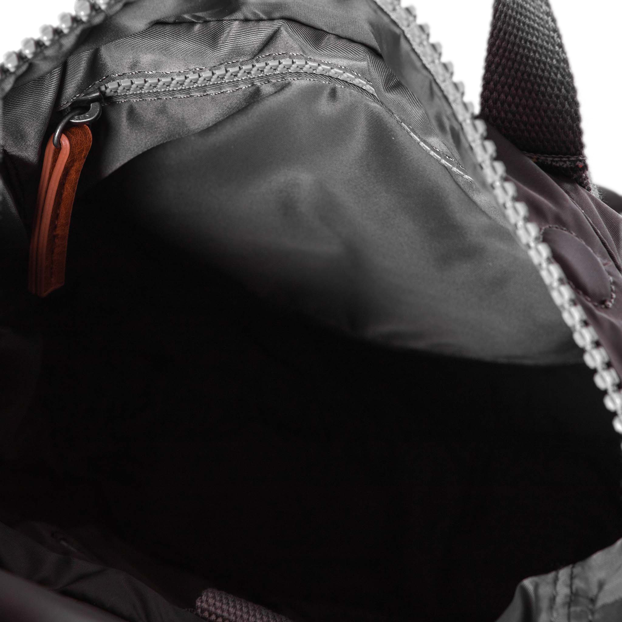 Roka London Canfield Roll Top ryggsekk Graphite Medium vanntett