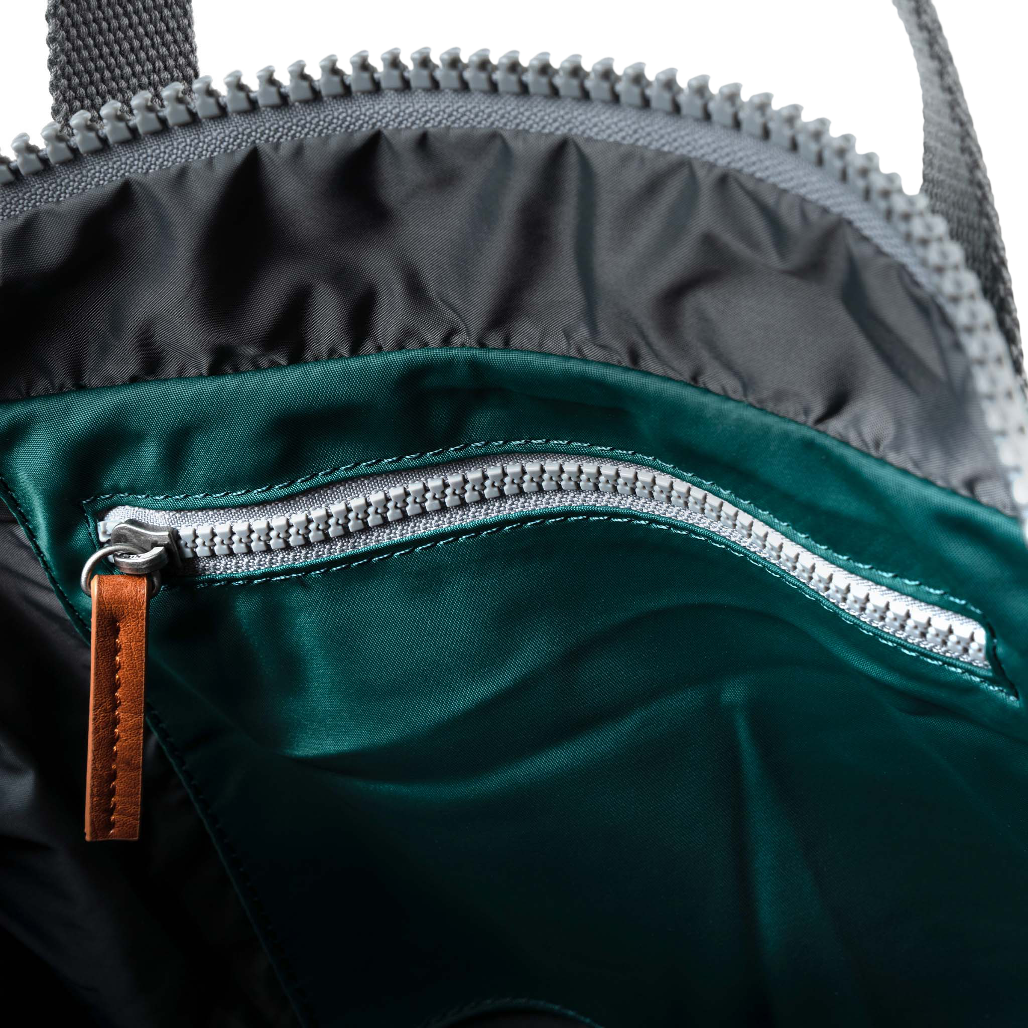 Roka London Bayswater Medium ryggsekk teal 14,6 liter paraplylomme