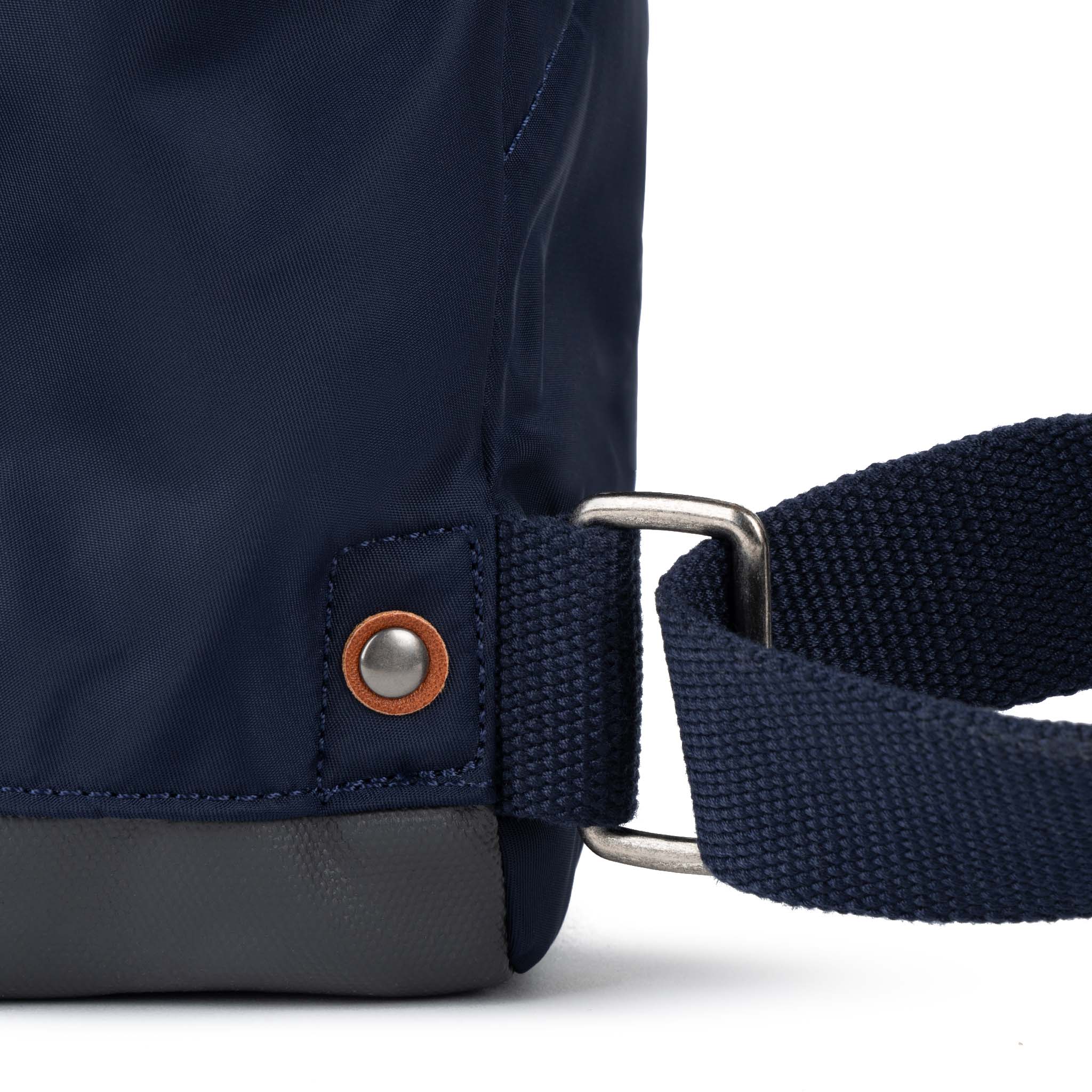 Roka London Bantry Small ryggsekk 7,4 liter indigo