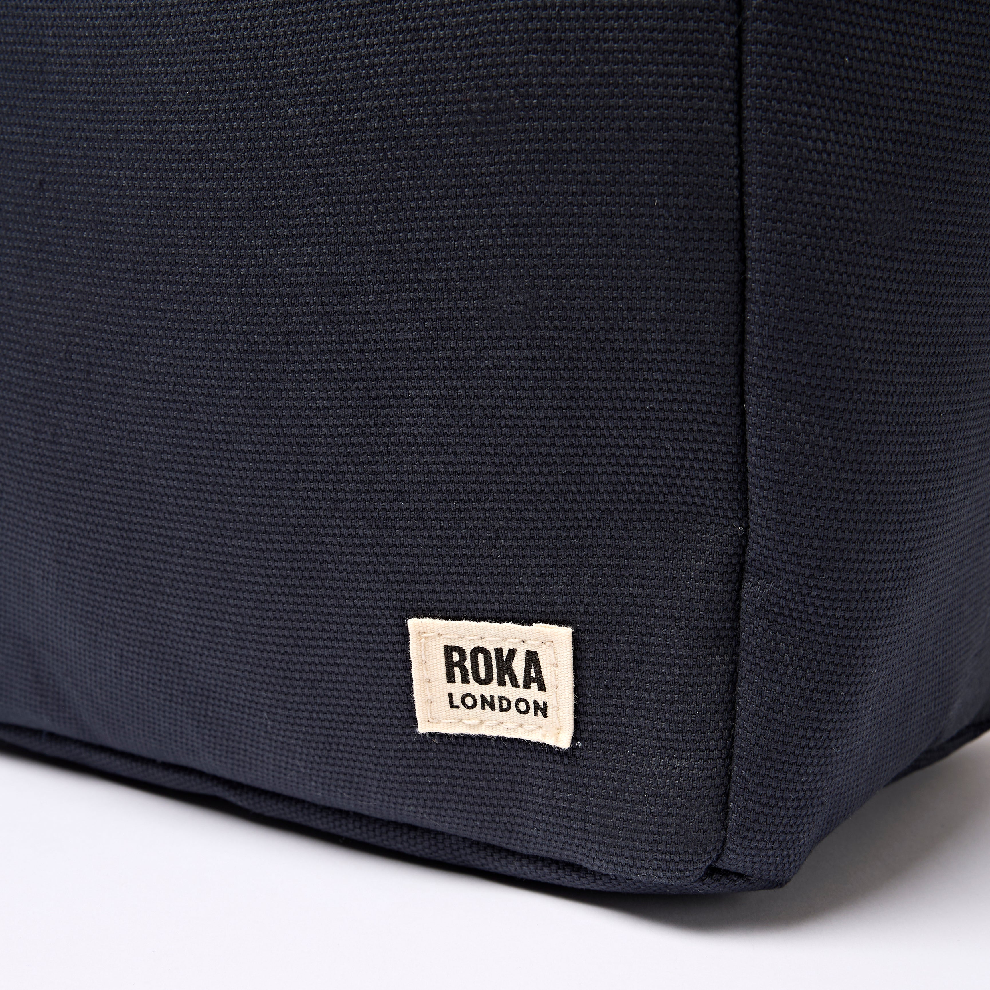 Roka London Hampstead lunsjbag smoke 7,4 liter isolert