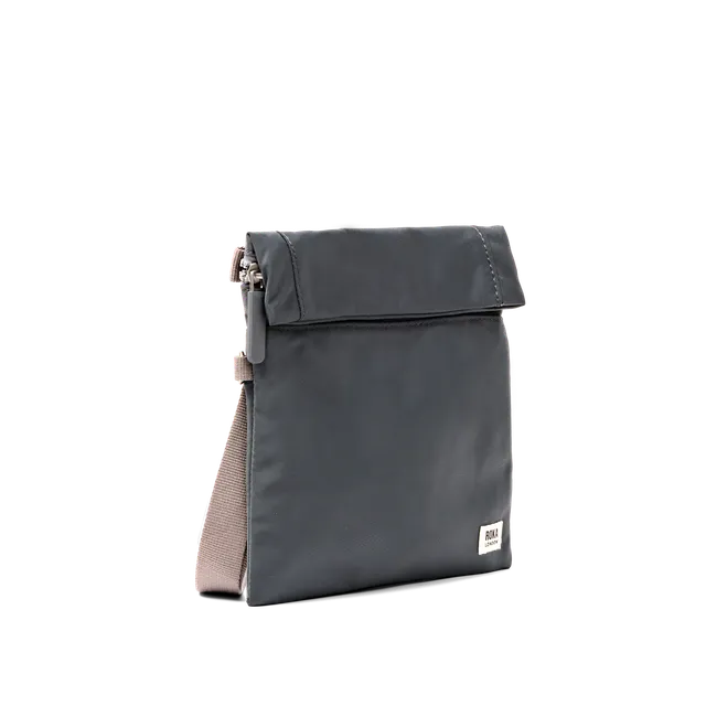 Roka London Stratford crossbody beluga small 0,5 liter justerbar