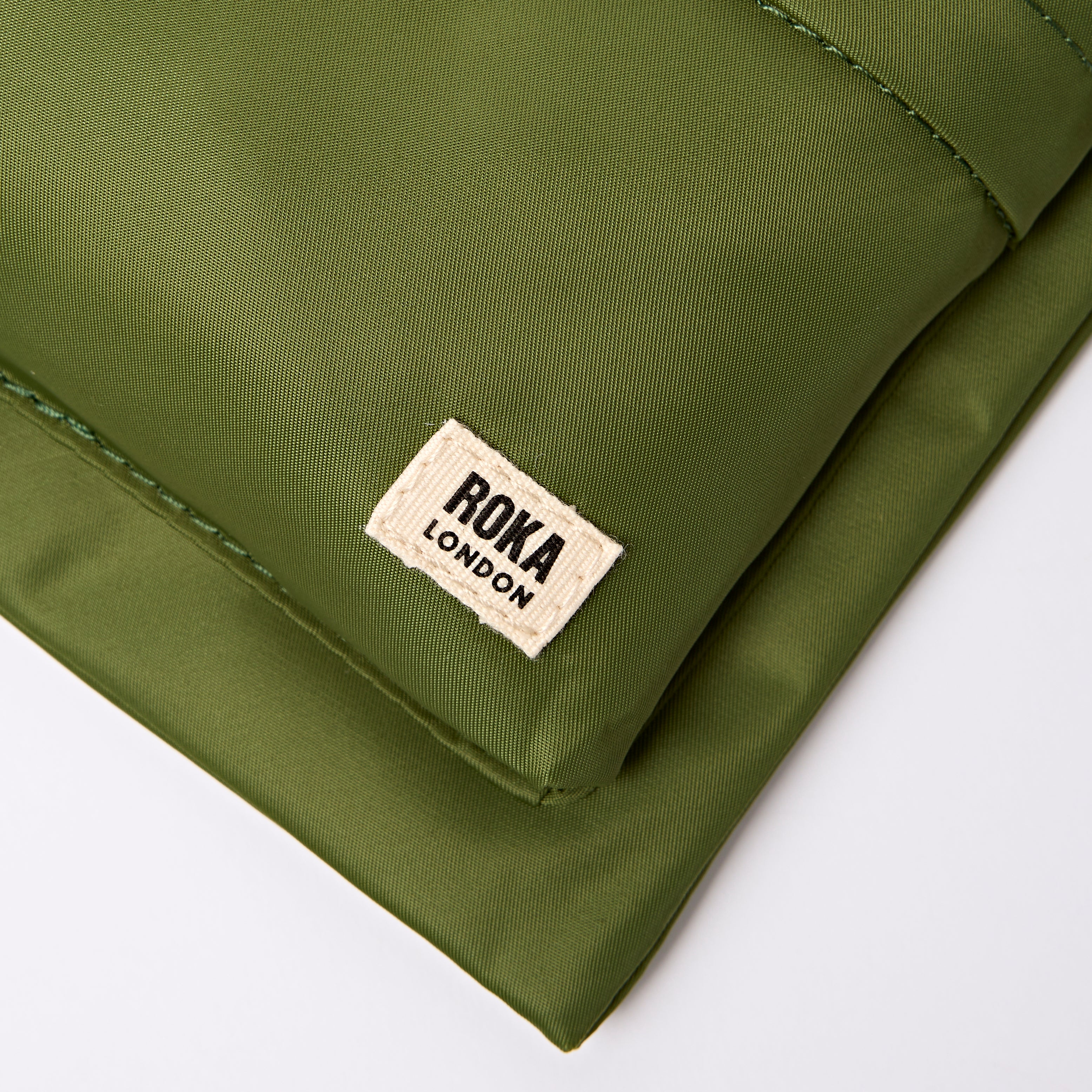 Roka London Chelsea B crossbody Avocado 0,6L vanntett