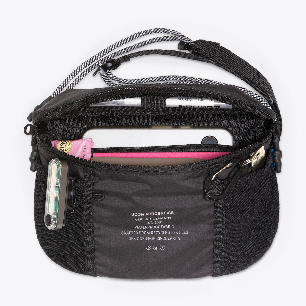 Ucon Acrobatics Jona crossbody Black large lett ripstop