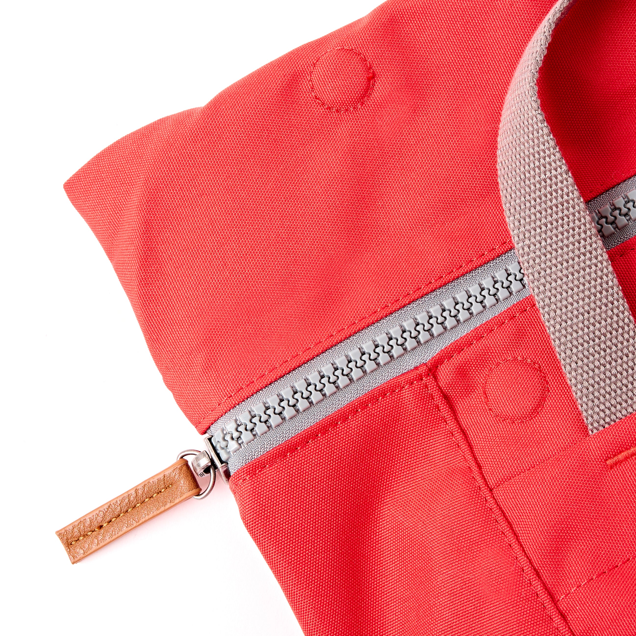 Roka London Finchley ryggsekk scarlet medium roll-top