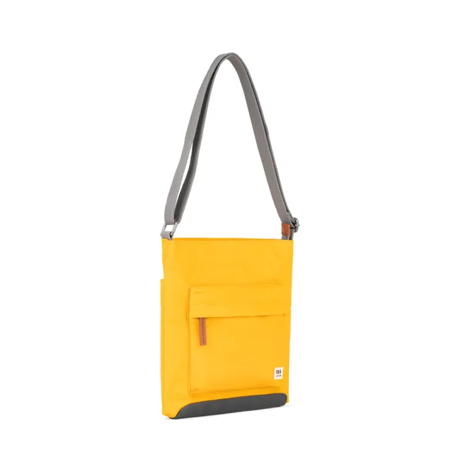 Roka London Kennington crossbody veske saffron medium 2,7 liter