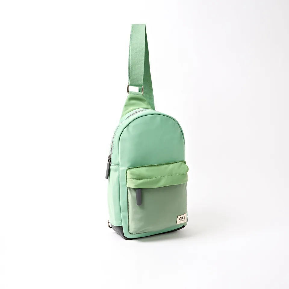 Roka London Willesden slingveske green tonal large 5 liter