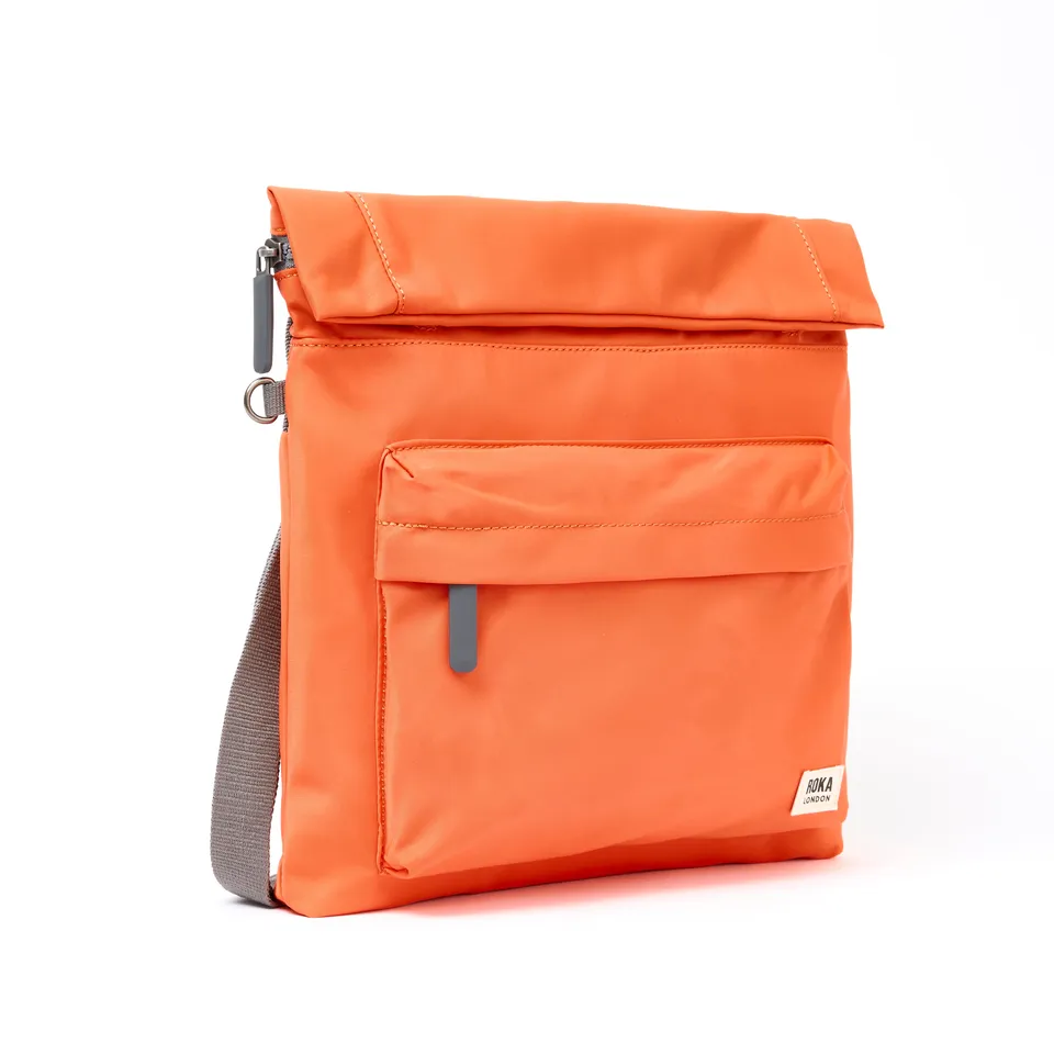 Roka London Stratford L crossbody large firecracker vanntett