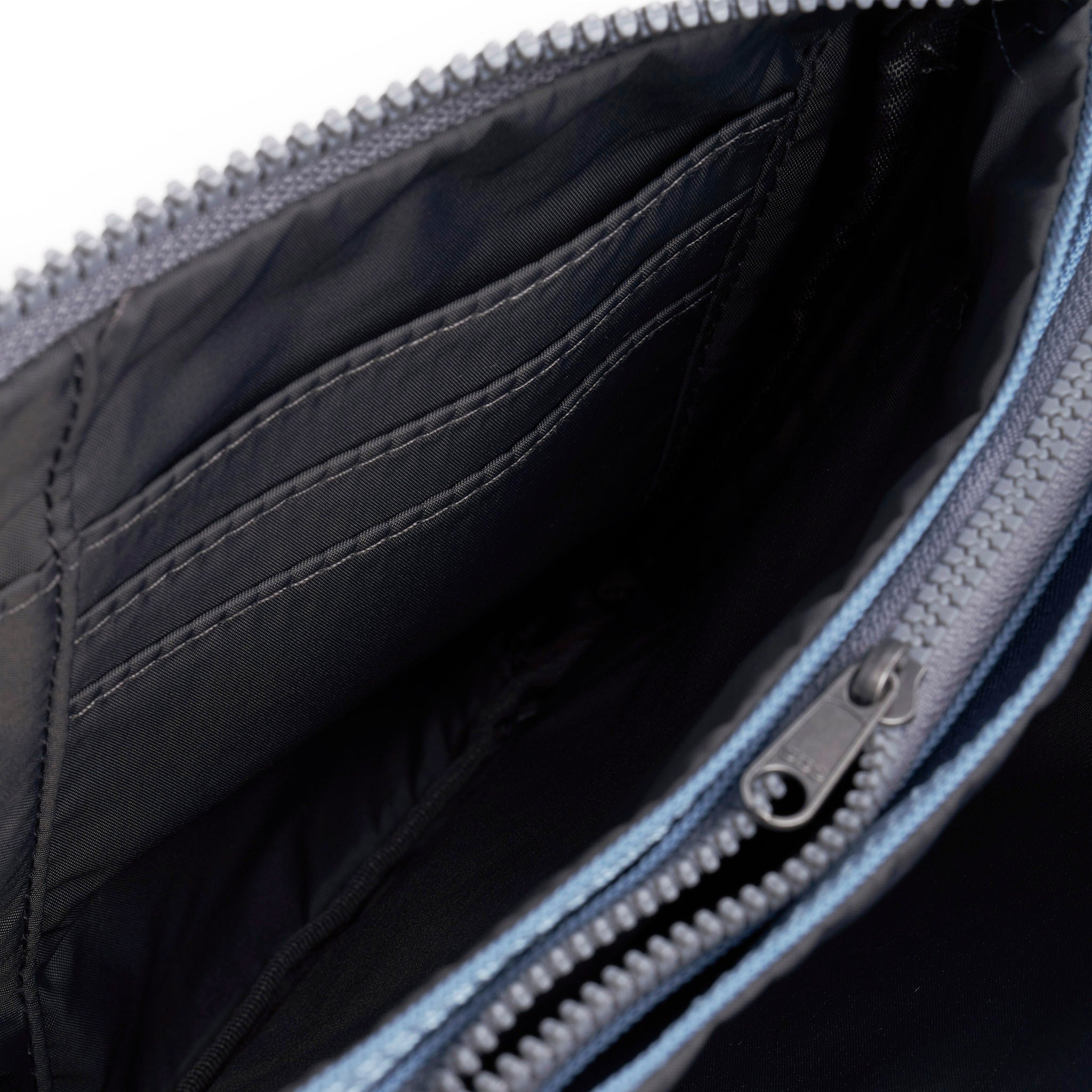 Roka London Carnaby Crossbody lommebokveske retro blue XL vanntett