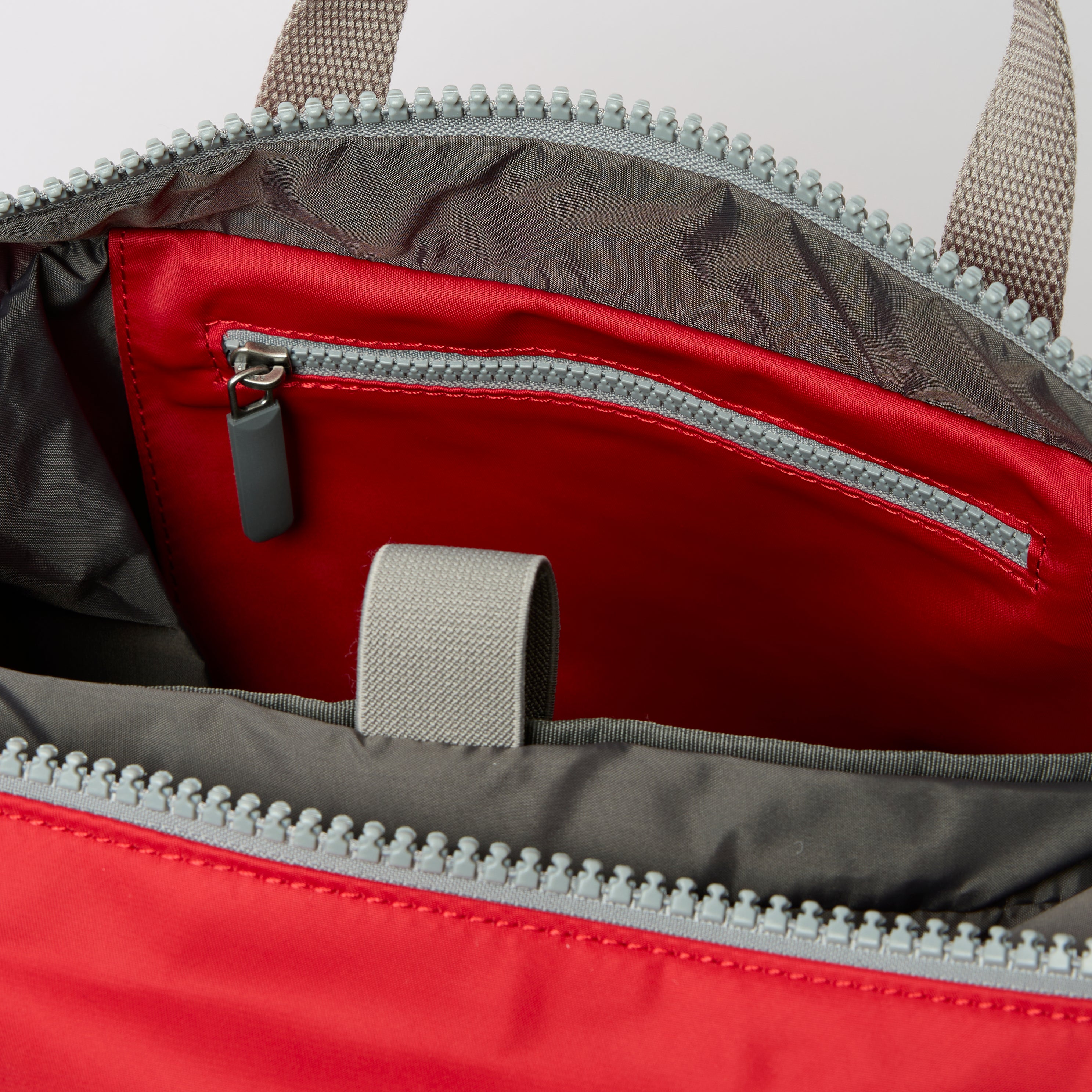 Roka London Camden J ryggsekk cranberry stripe 14,5 l