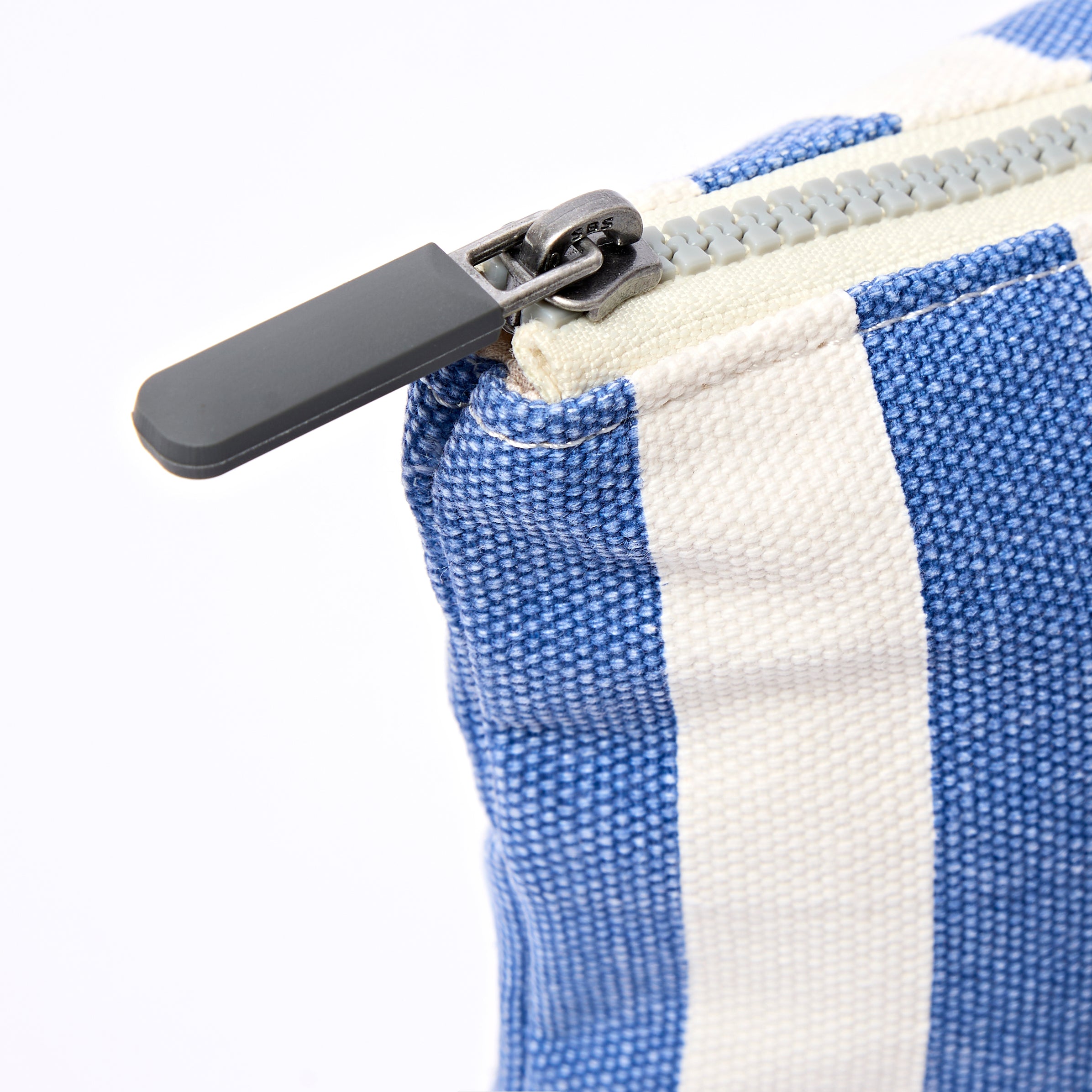 Roka London Maida Vale pouch denim stripe small 1,2 liter