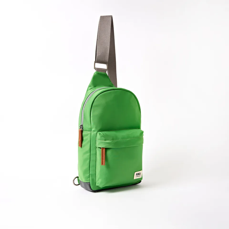 Roka London Willesden Large skulderveske Lime vannavstøtende